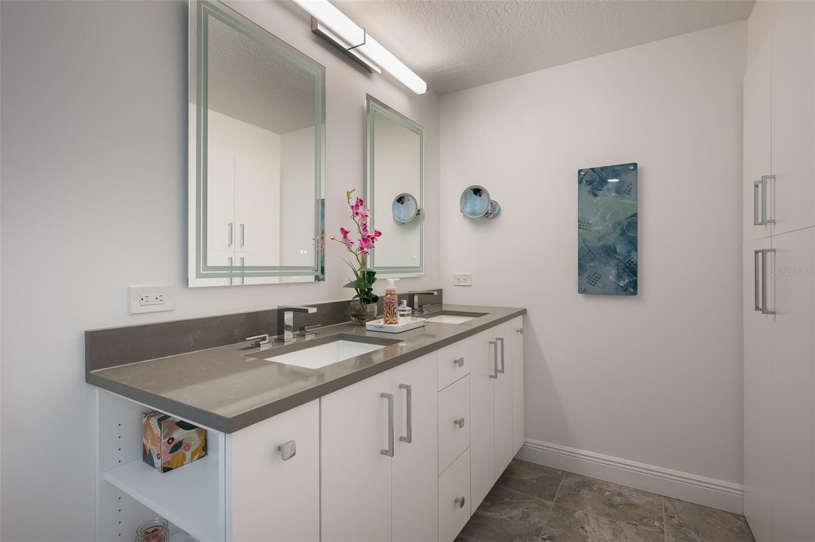800 N Tamiami Trl #815 Property Photo 23