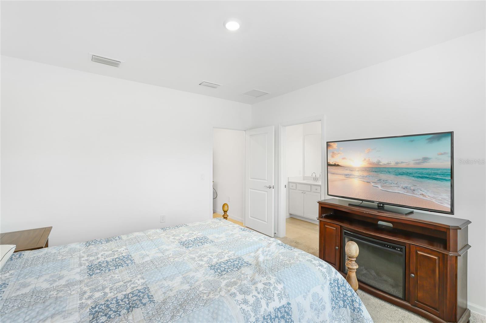 6587 Silverstar Dr Property Photo 13