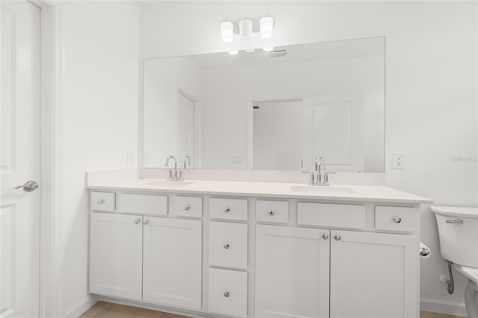 6587 Silverstar Dr Property Photo 14