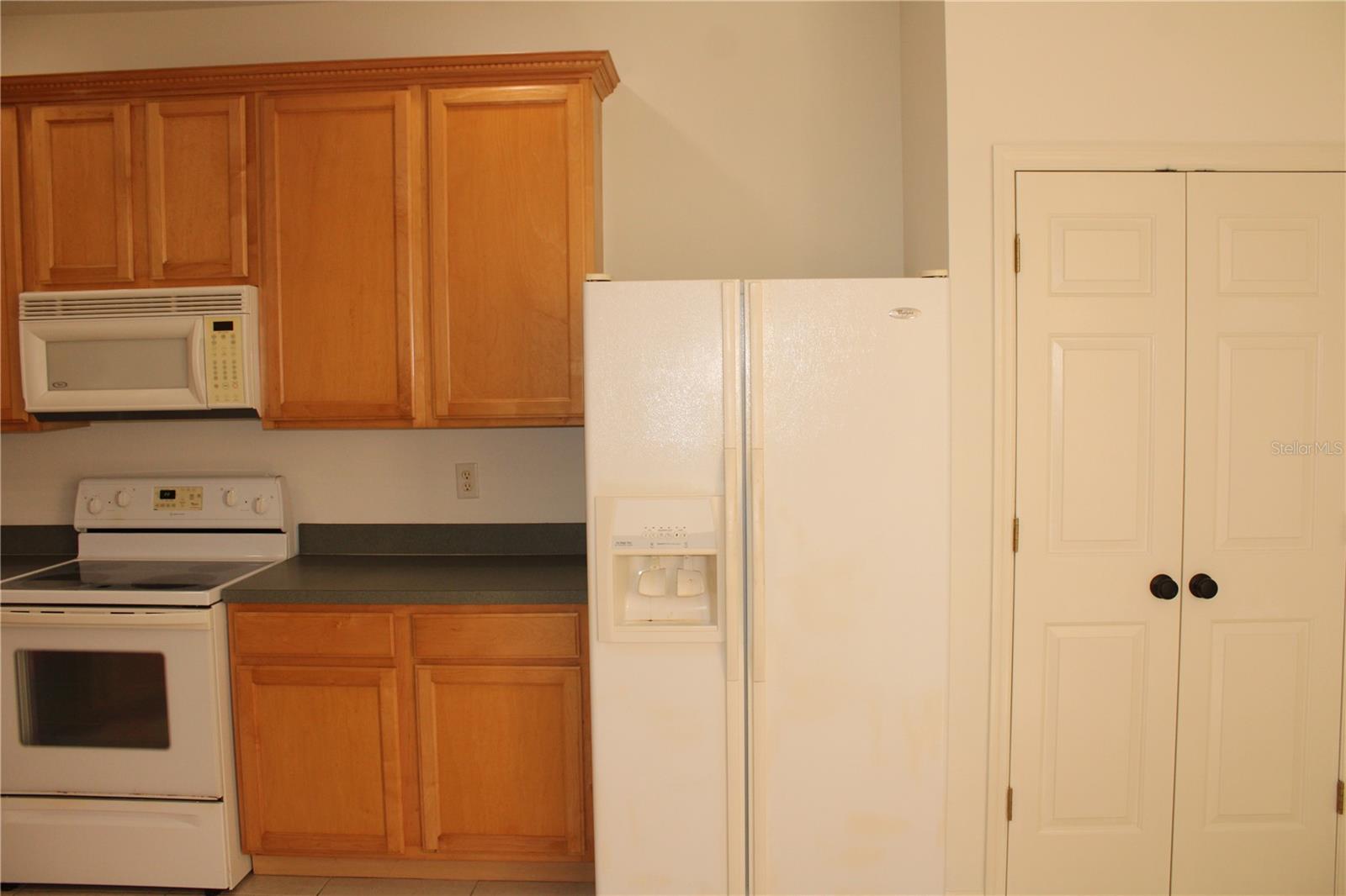 3429 Parkridge Cir #19-103 Property Photo 7