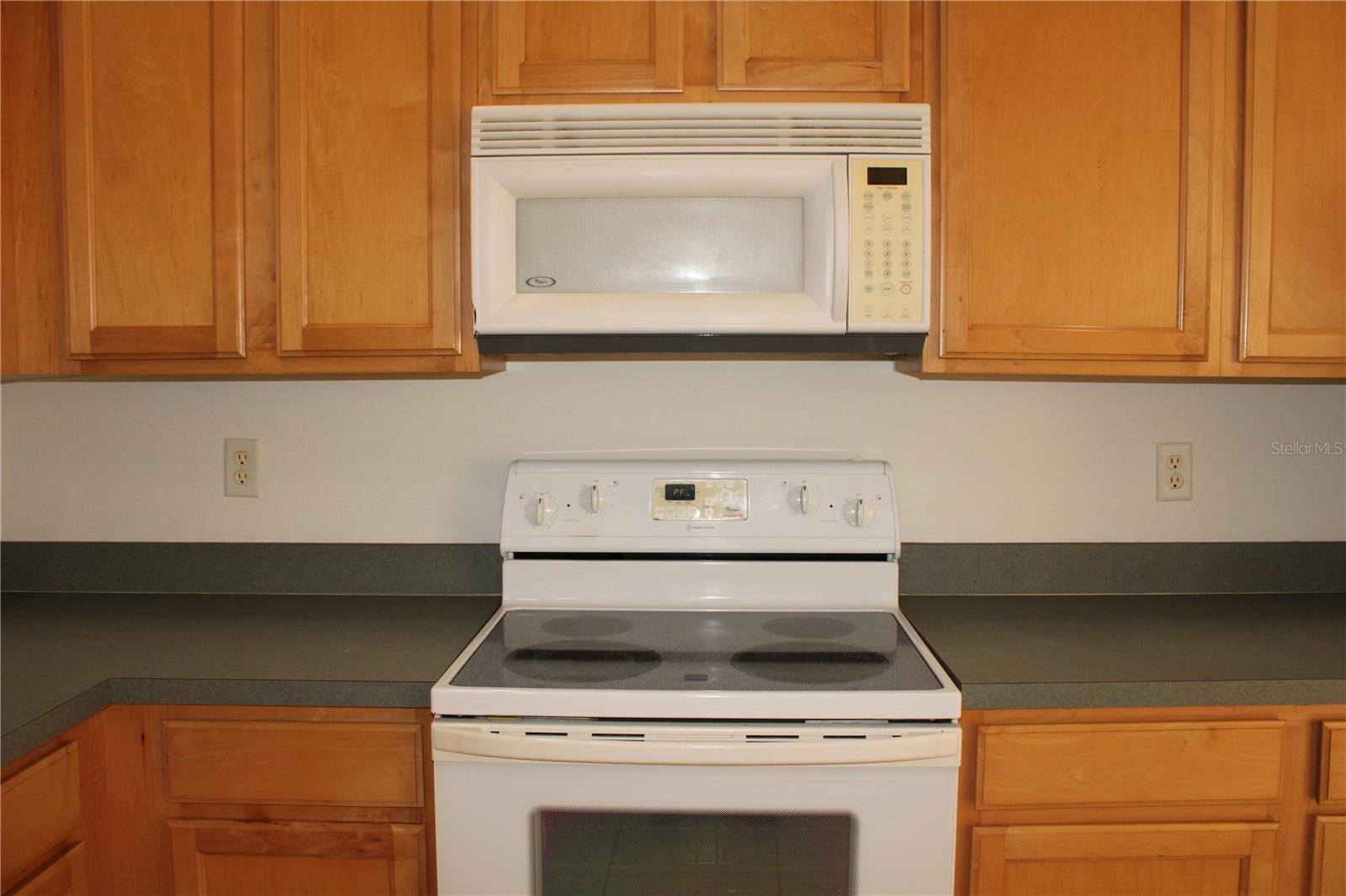 3429 Parkridge Cir #19-103 Property Photo 8