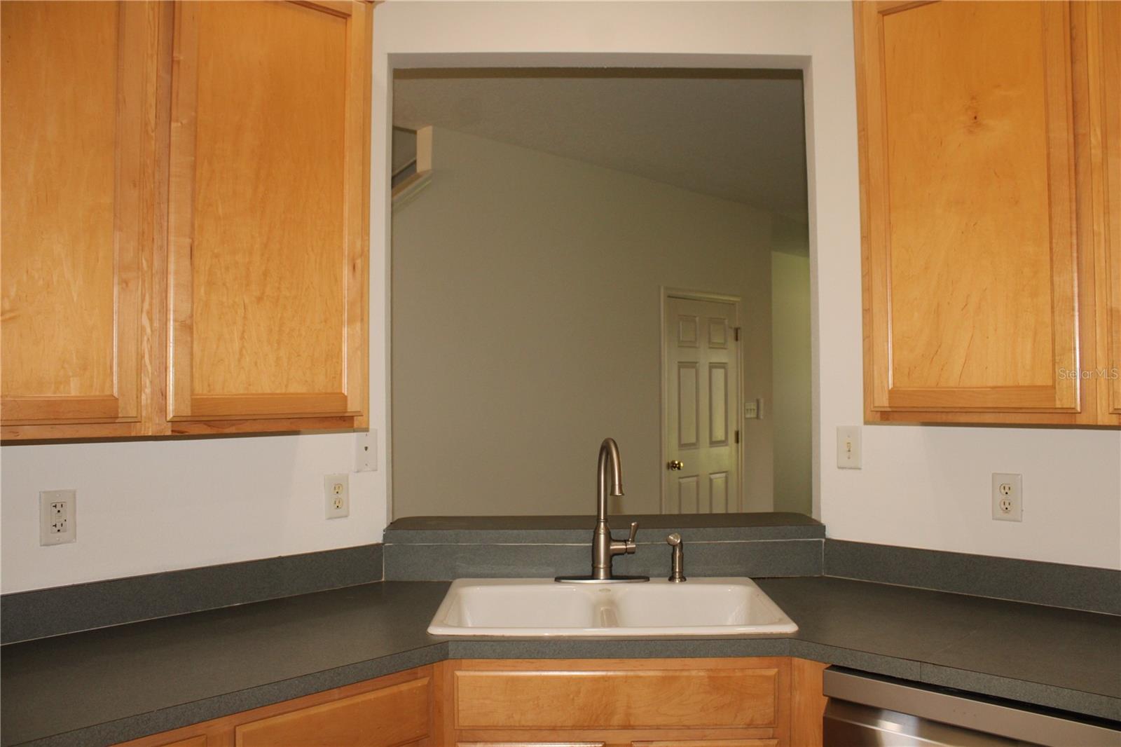 3429 Parkridge Cir #19-103 Property Photo 9