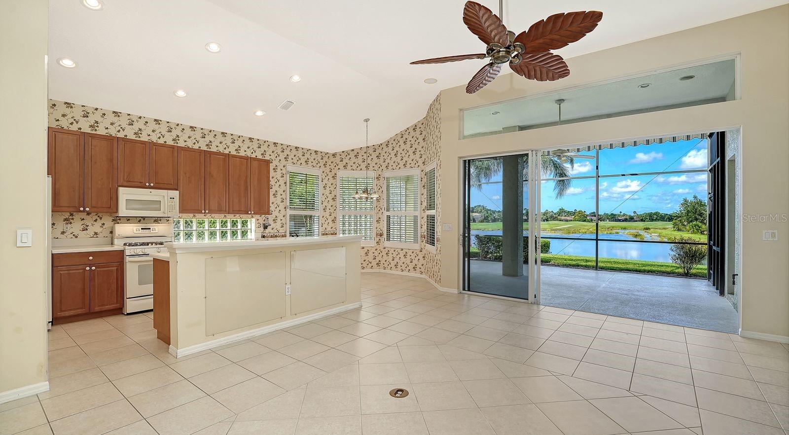 6734 Pebble Beach Way Property Photo 7