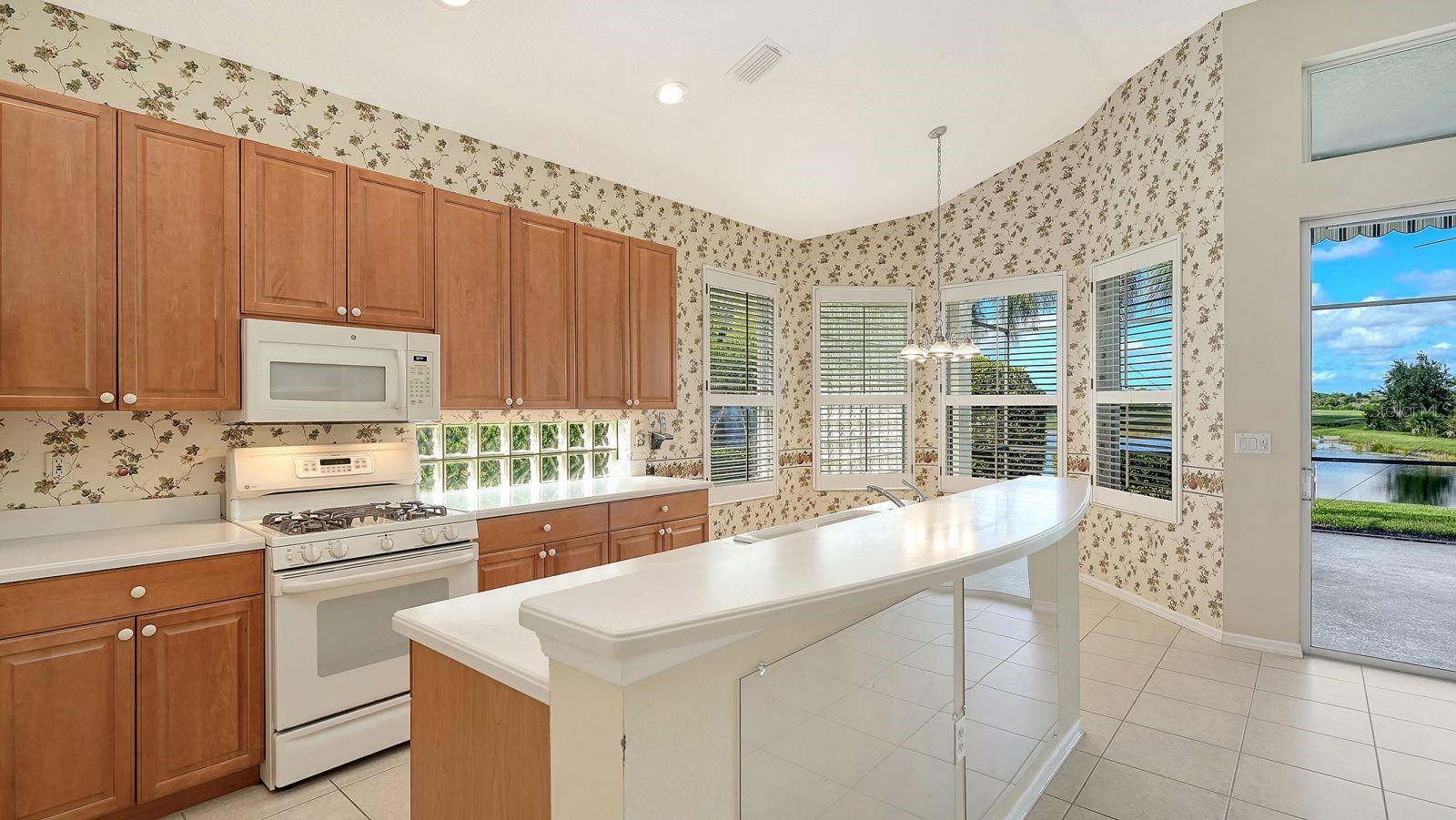6734 Pebble Beach Way Property Photo 12