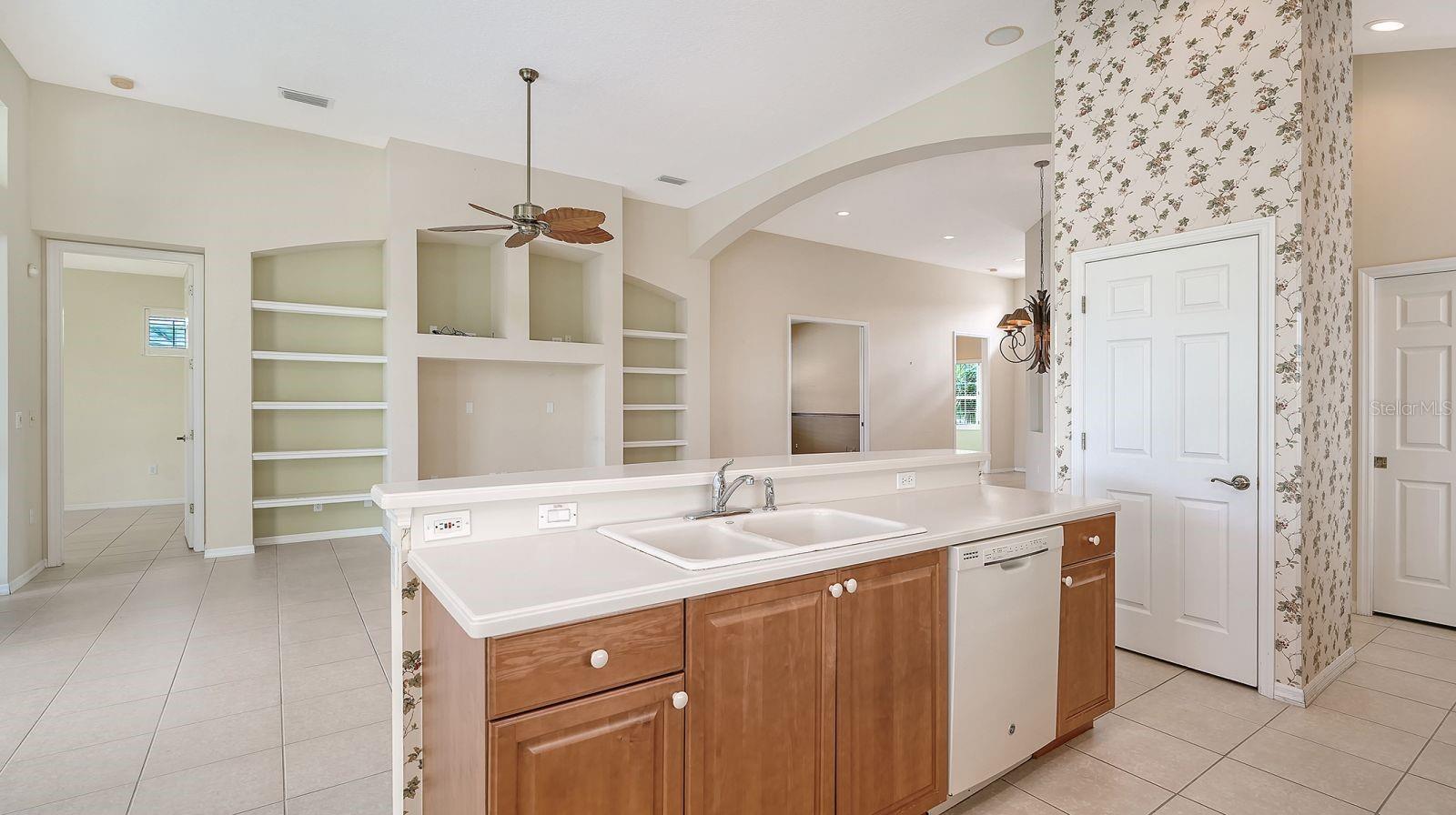 6734 Pebble Beach Way Property Photo 13