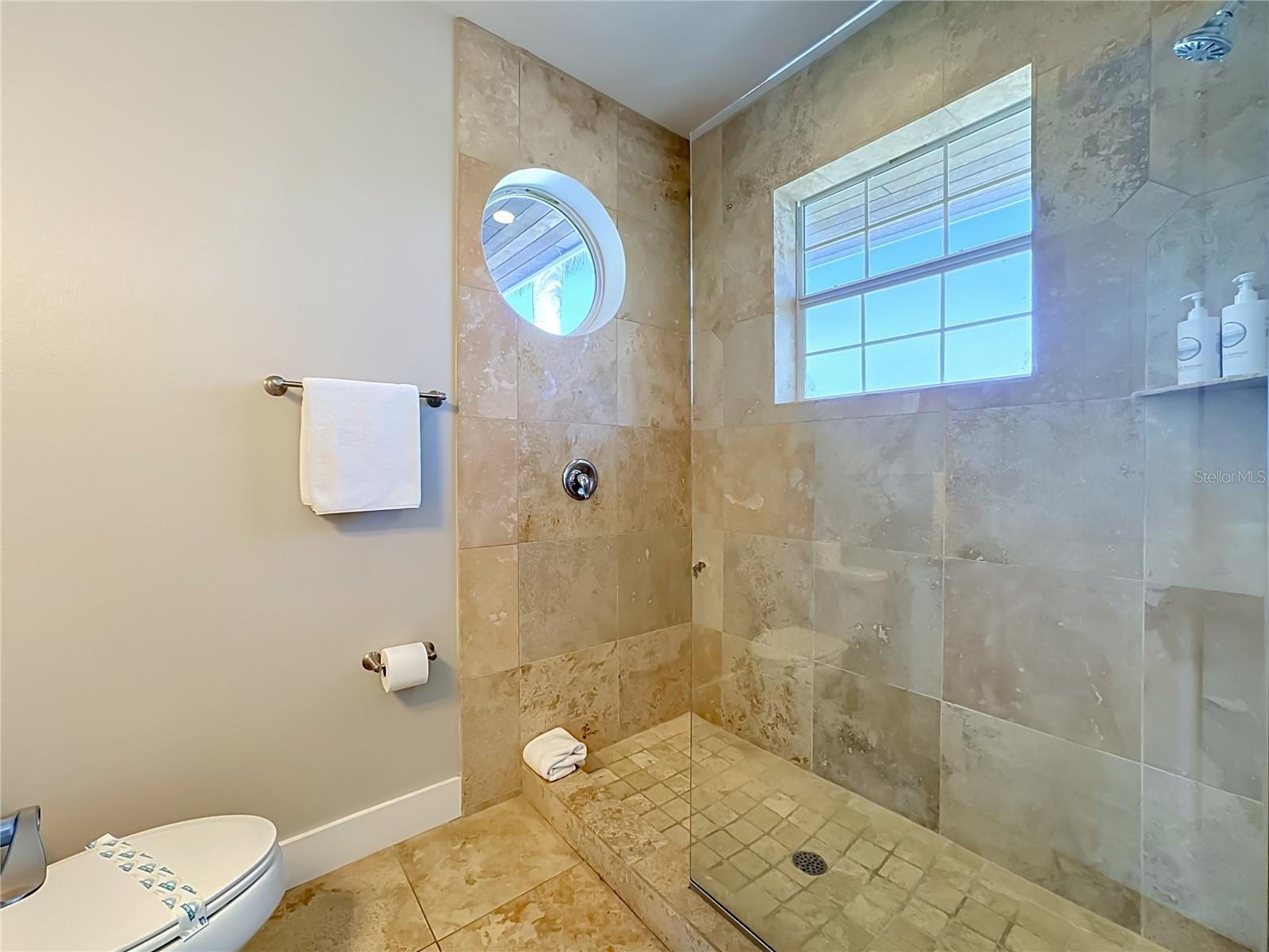 403 42nd St Property Photo 22