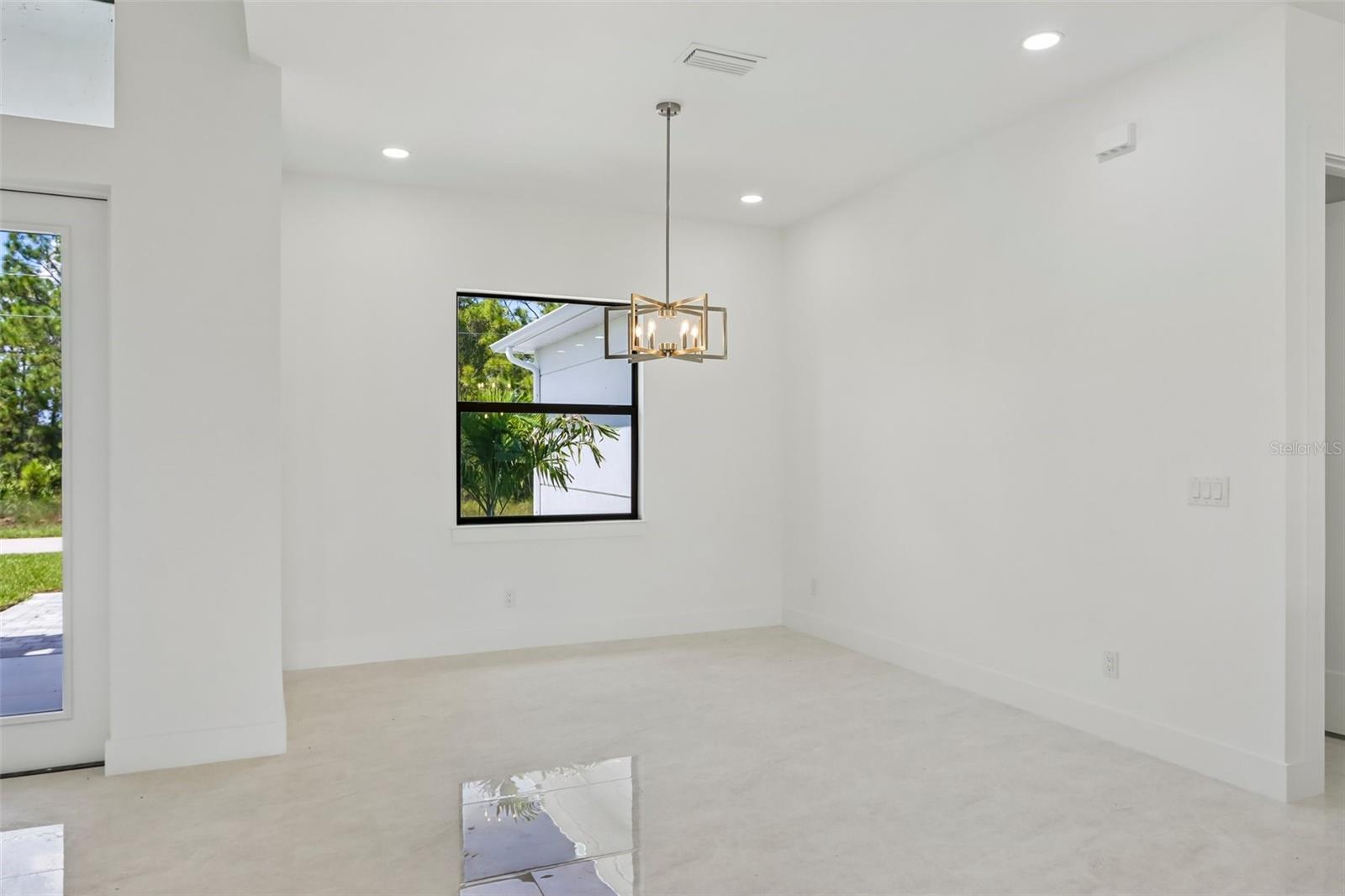 1016 State Ave Property Photo 5