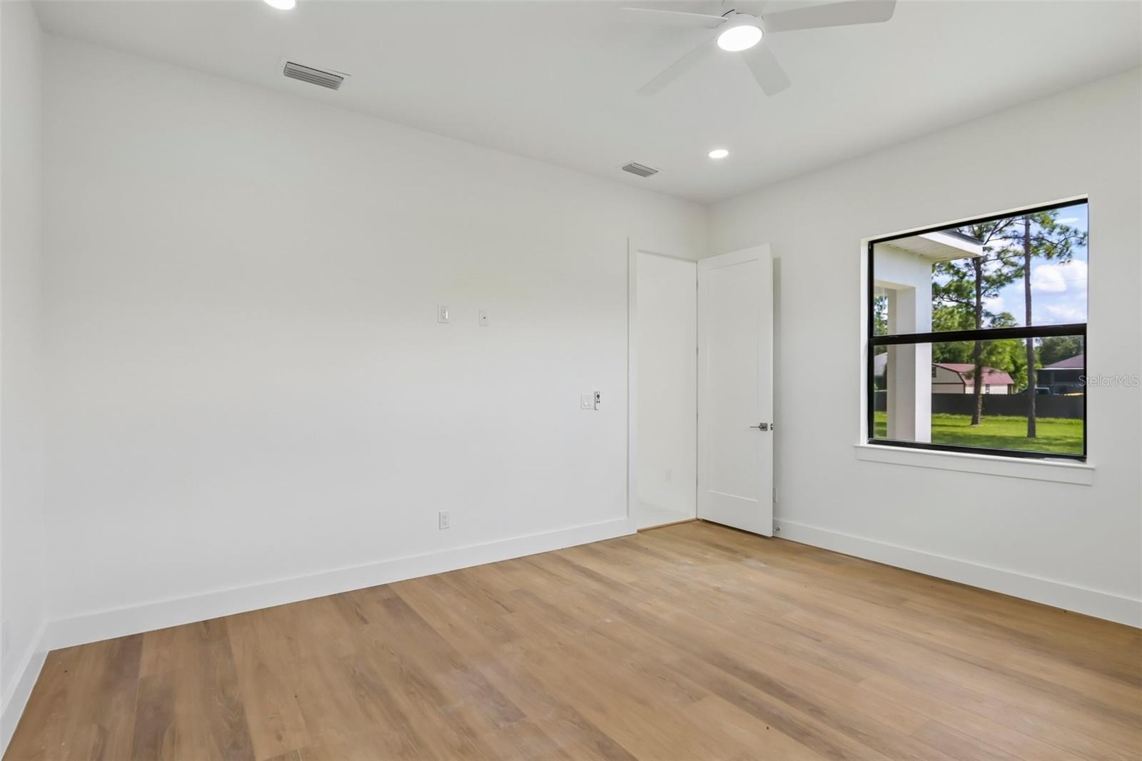 1016 State Ave Property Photo 10