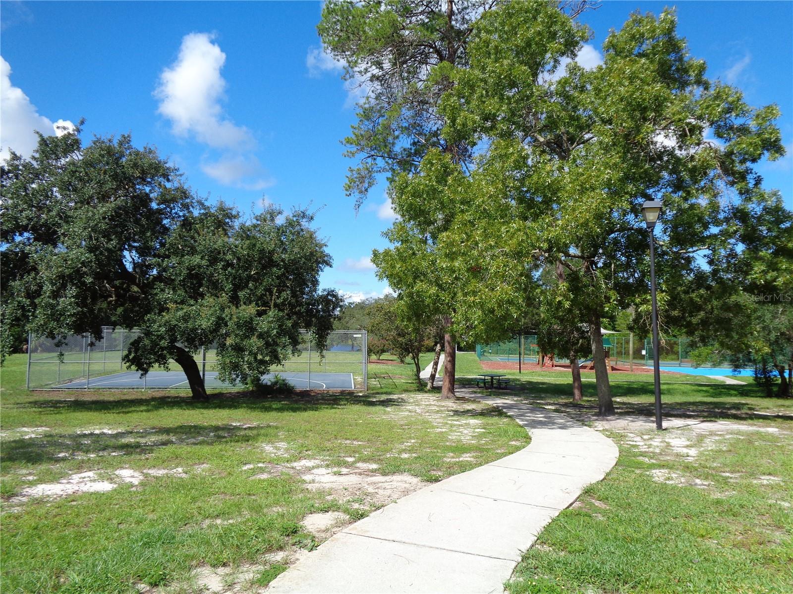 8007 Chaucer Dr Property Photo 8