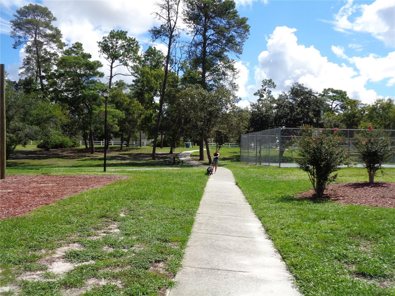 8007 Chaucer Dr Property Photo 10
