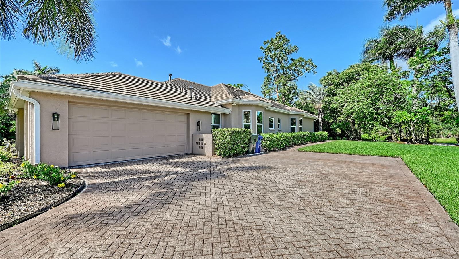 8866 Bloomfield Blvd Property Photo 8