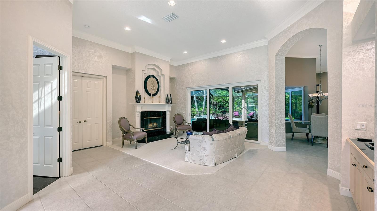 8866 Bloomfield Blvd Property Photo 12