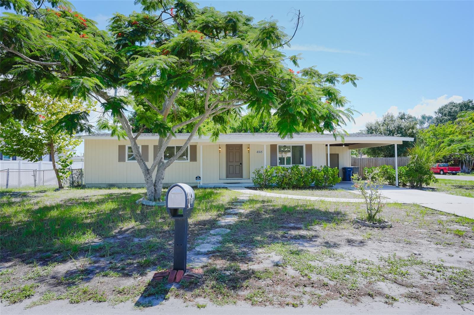 6515 3rd Street Ct W Property Photo 3