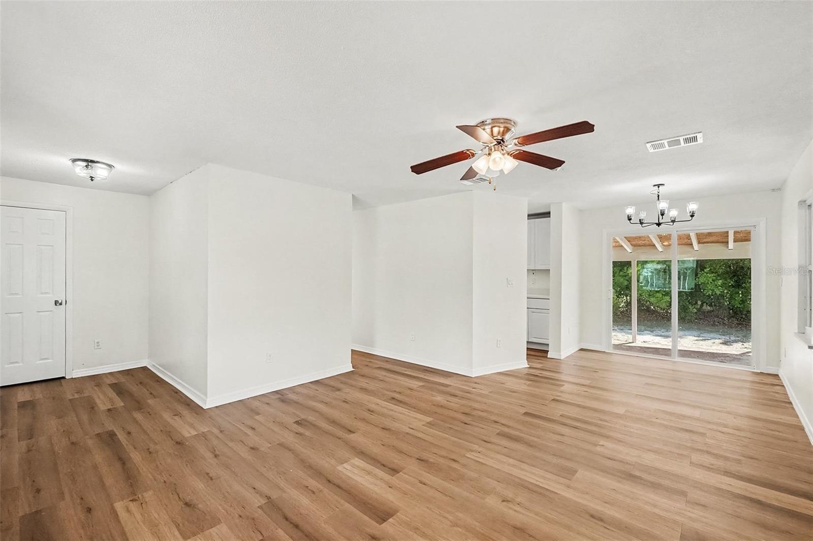 6515 3rd Street Ct W Property Photo 8