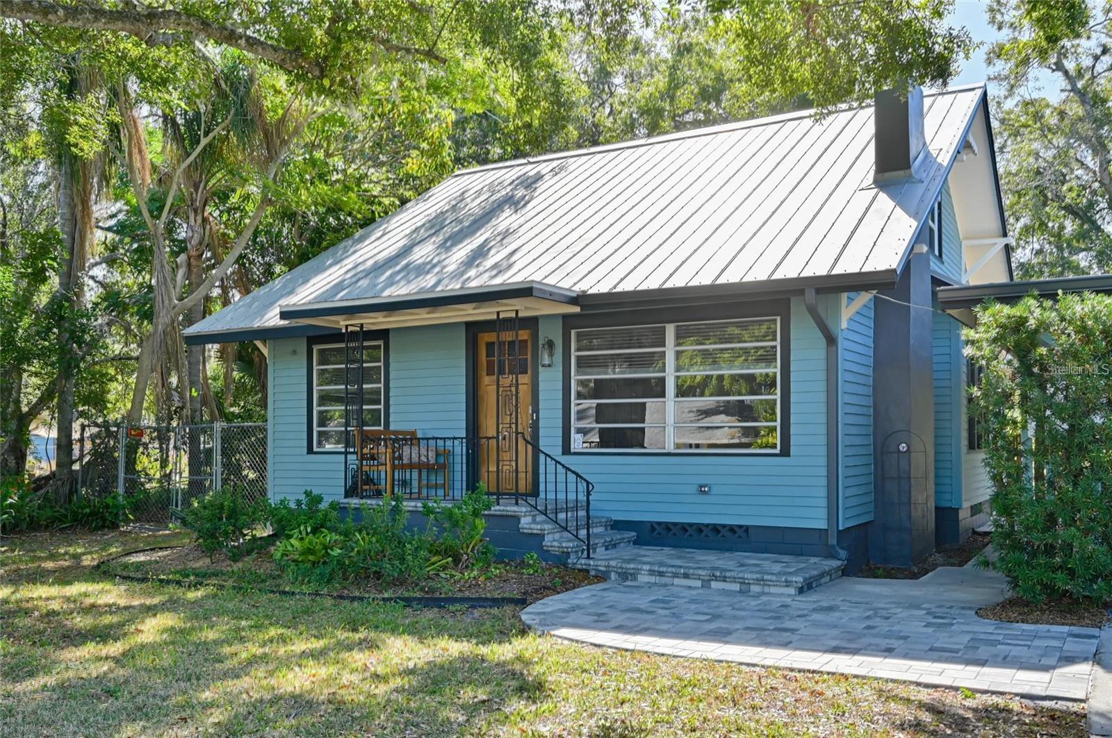 2408 Hillview St Property Photo 1