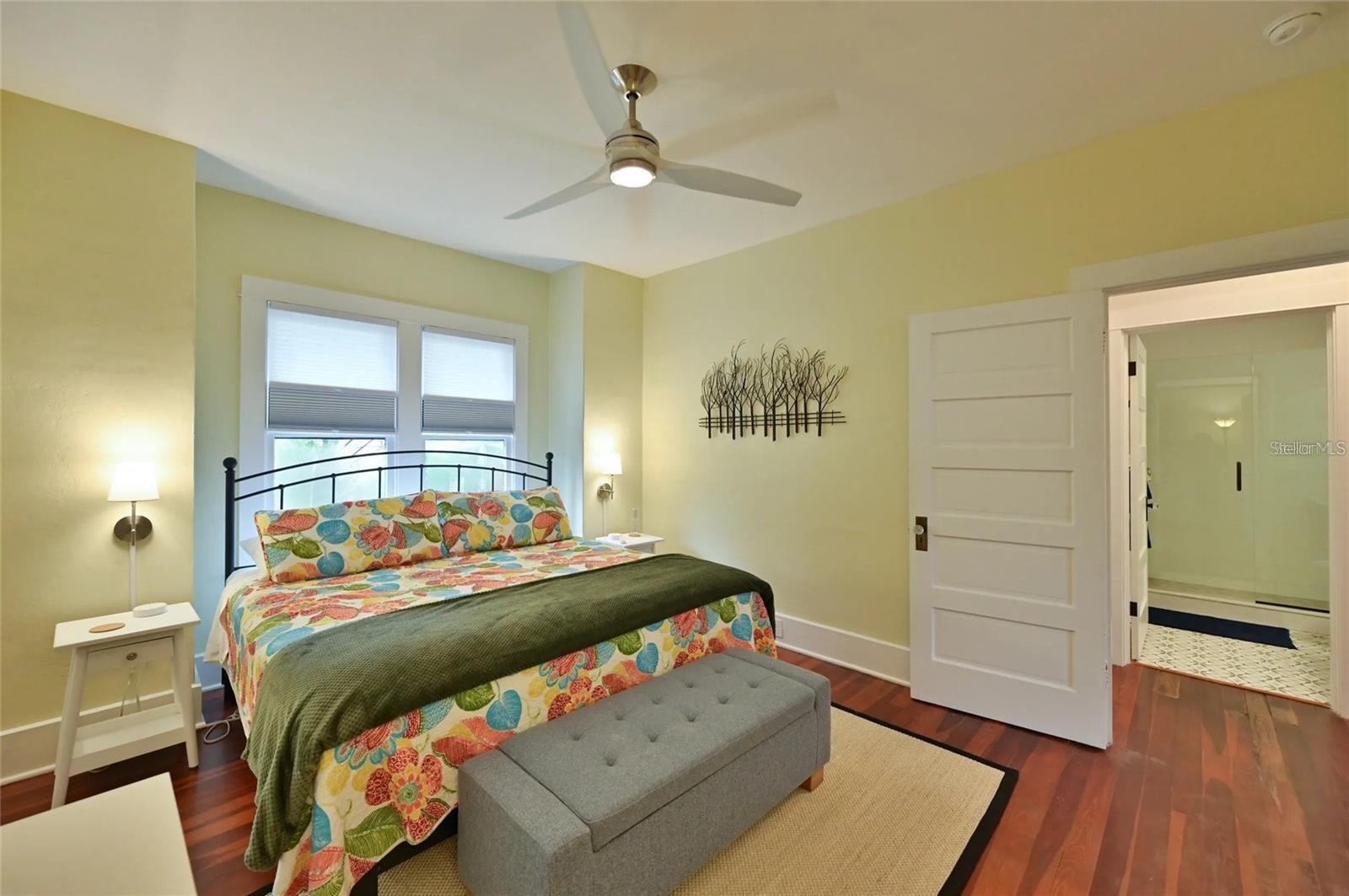 2408 Hillview St Property Photo 10