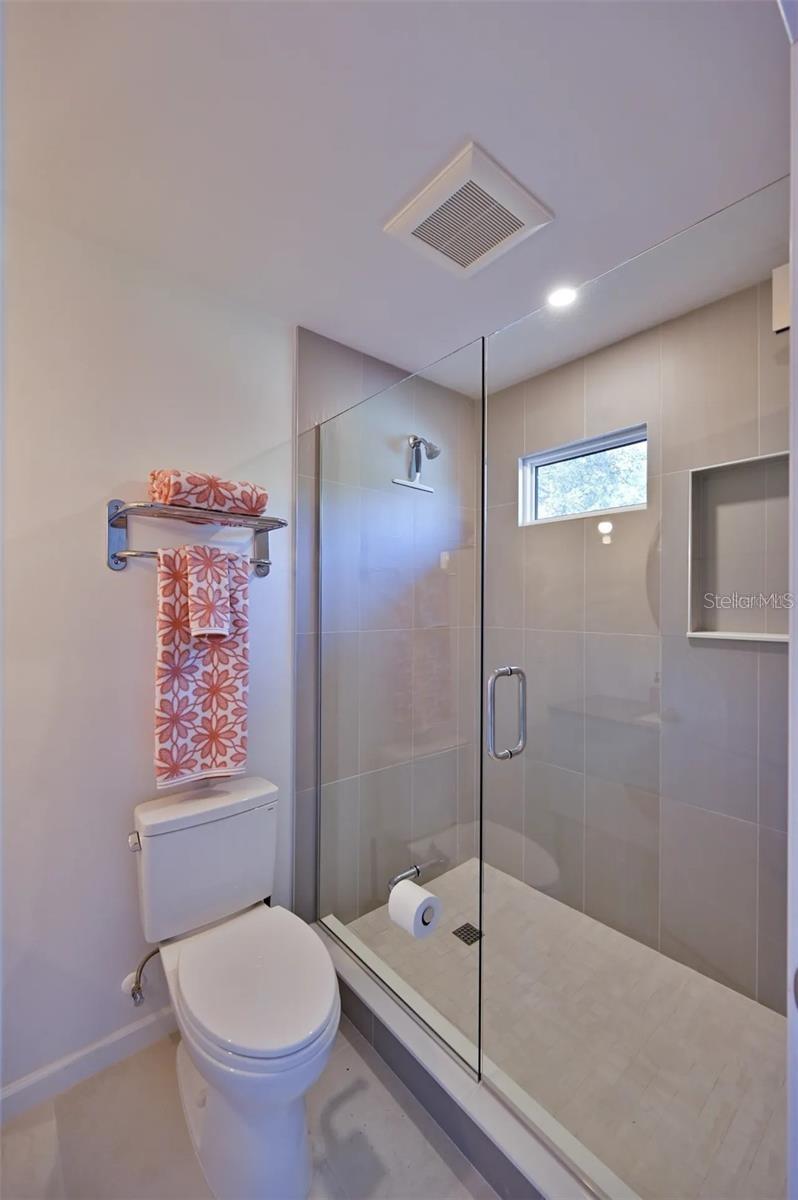 2408 Hillview St Property Photo 14