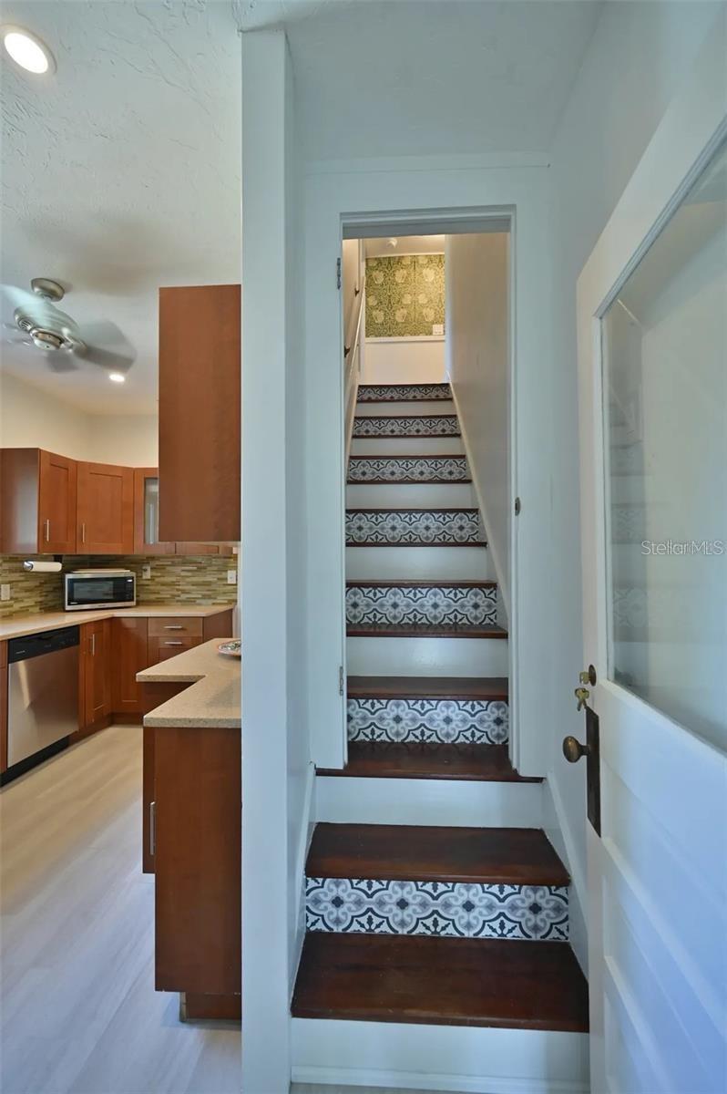 2408 Hillview St Property Photo 17