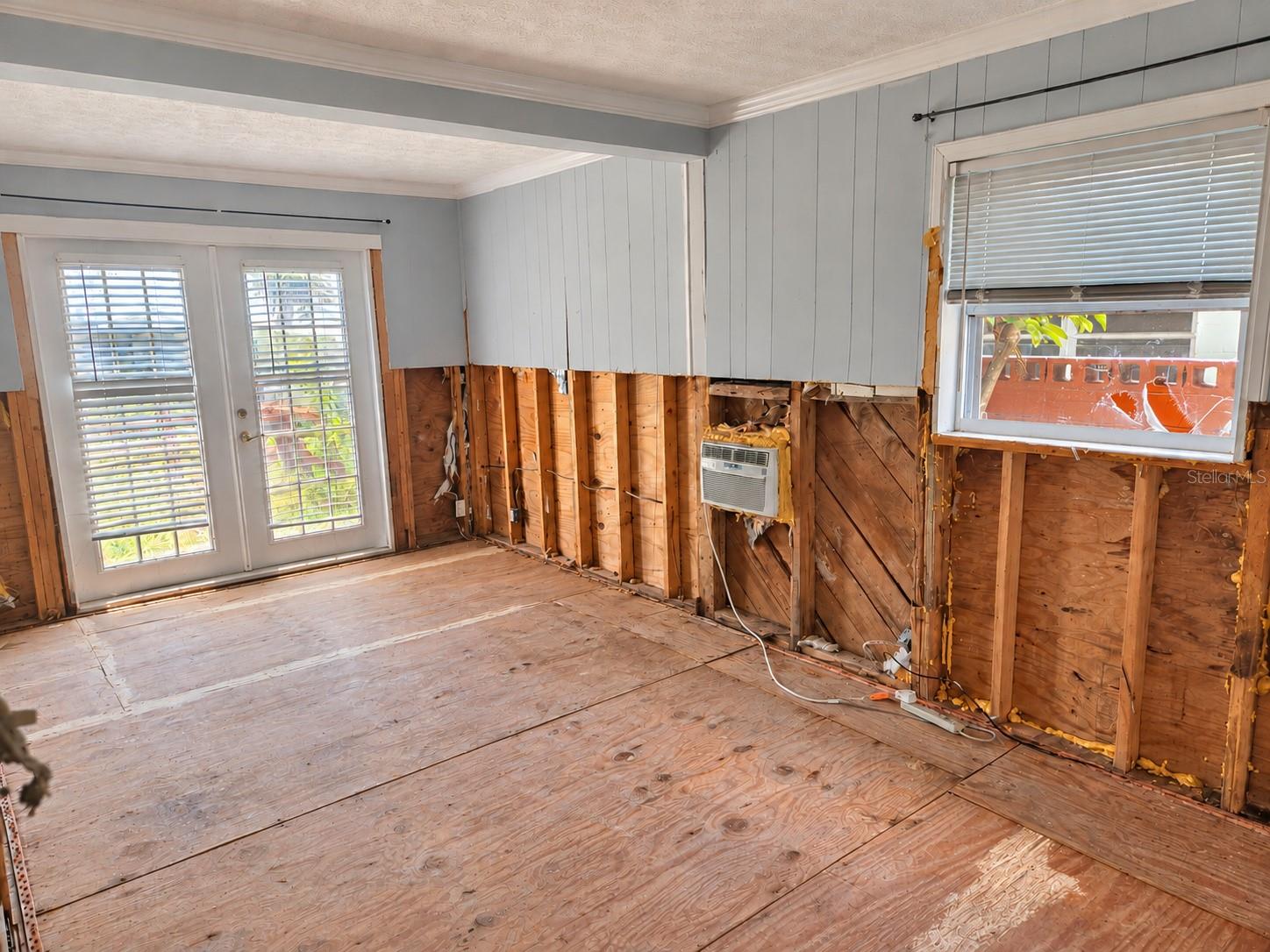 13418 1st St E Property Photo 5