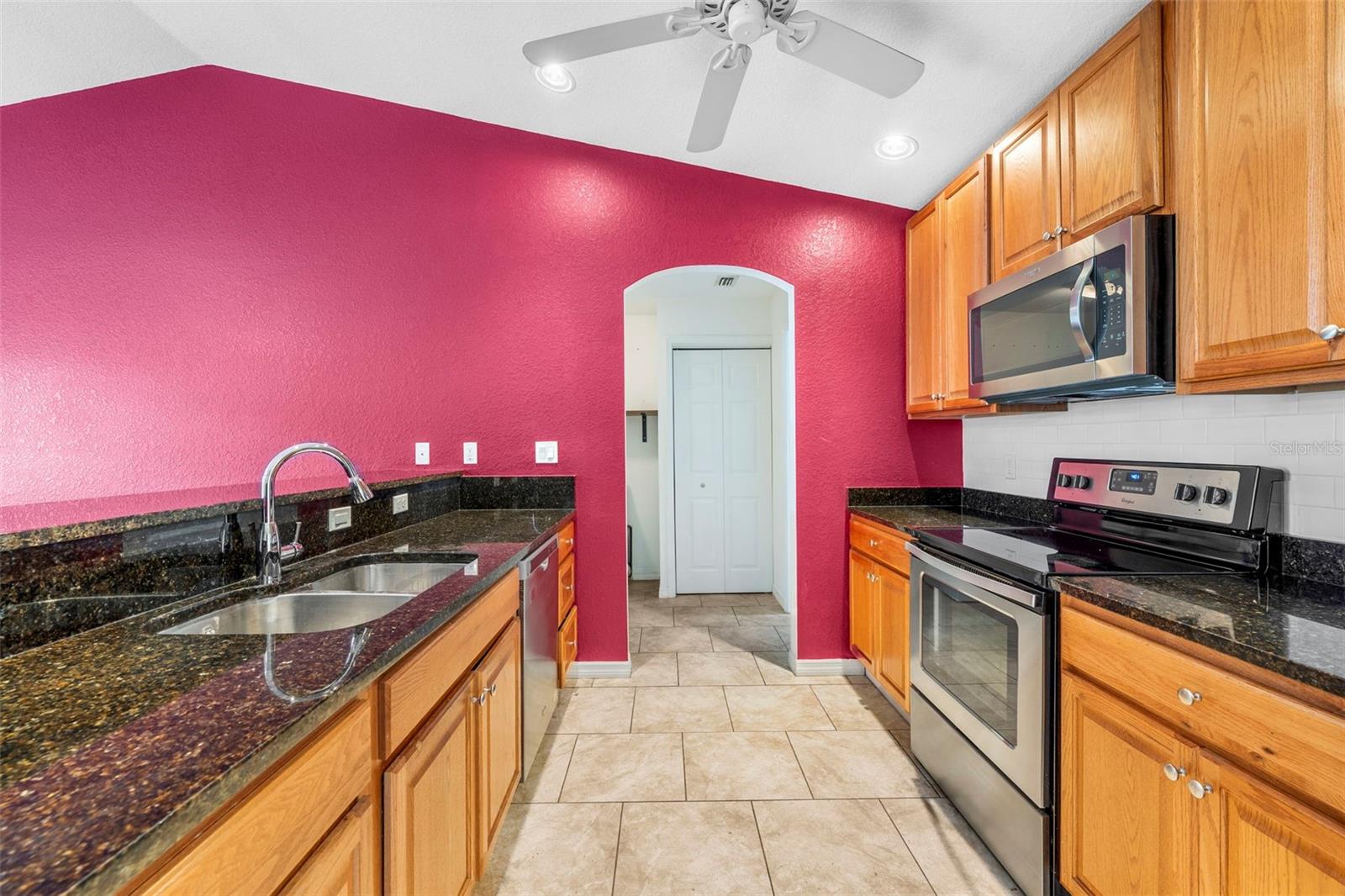 209 Broadmoor Ln Property Photo 8