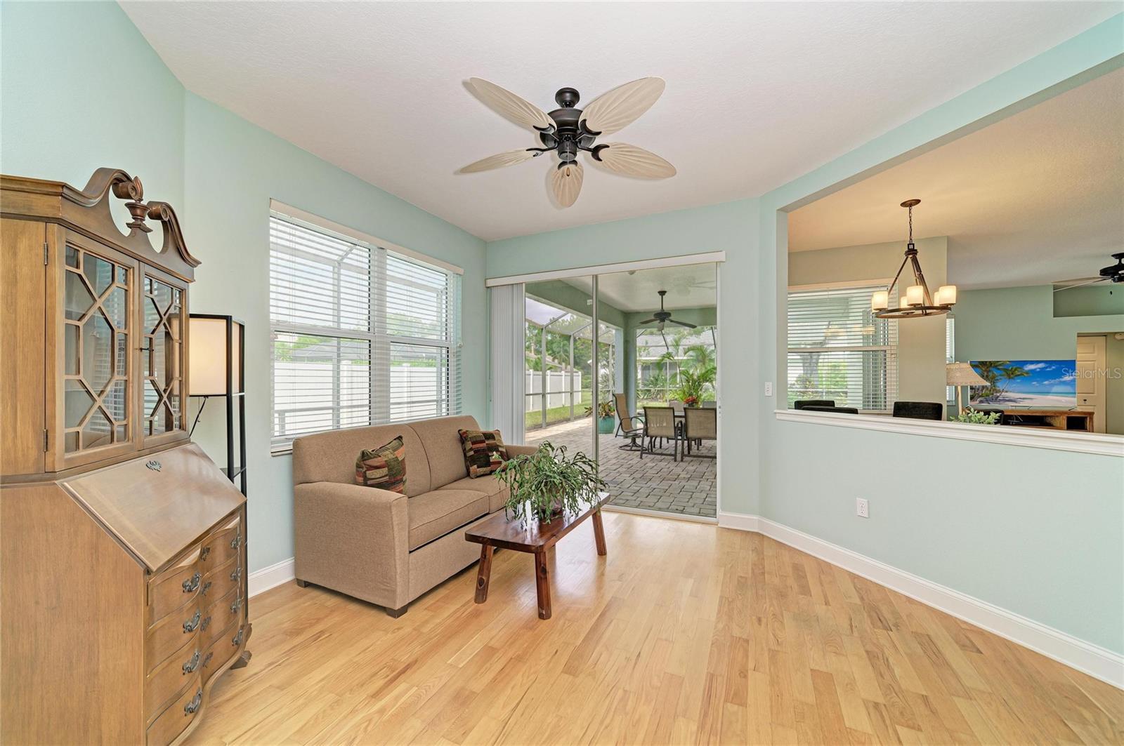 12105 Beeflower Dr Property Photo 5