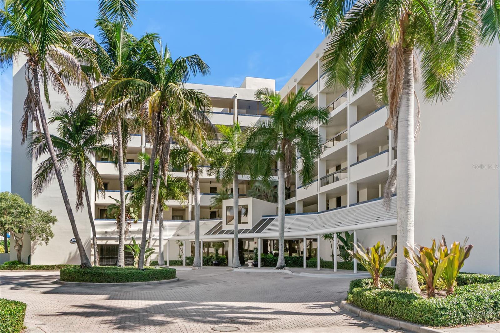 1932 HARBOURSIDE DR #214 Property Photo 1