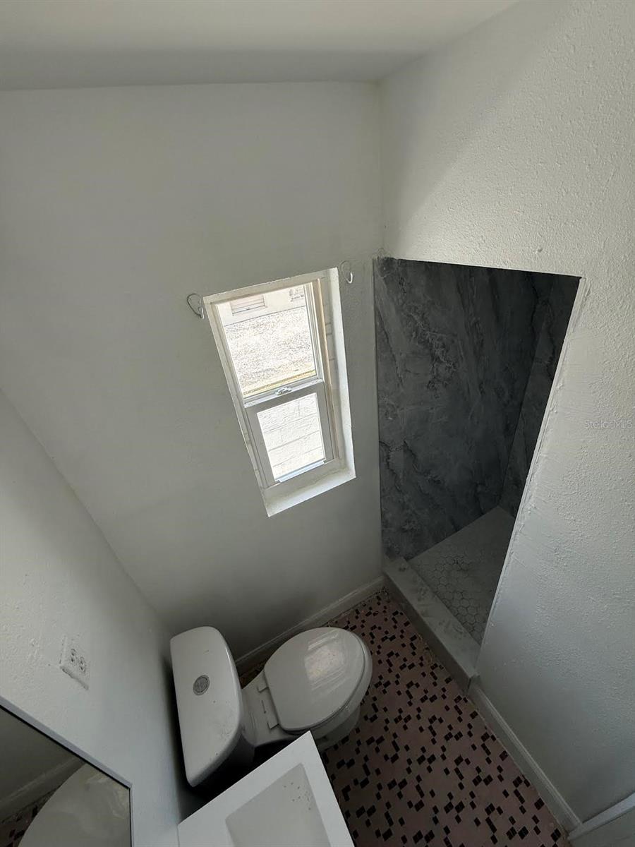 601 Corey Ave Property Photo 3