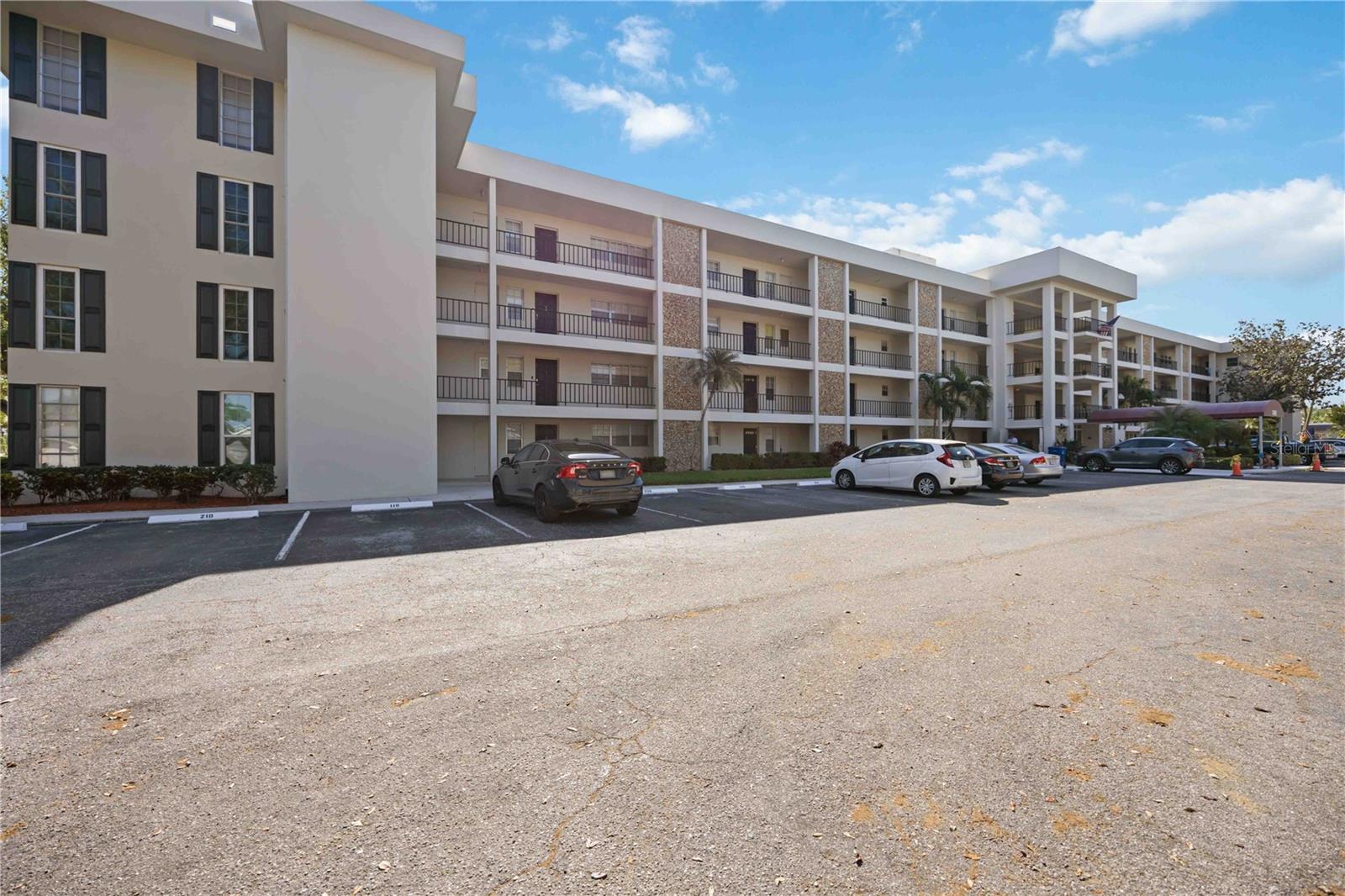 7461 W Country Club Dr N #207 Property Photo 1