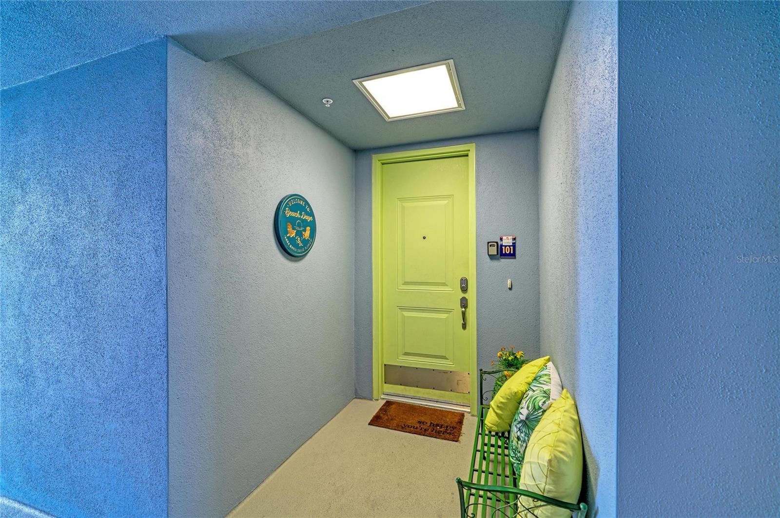 391 Aruba Cir #101 Property Photo 5