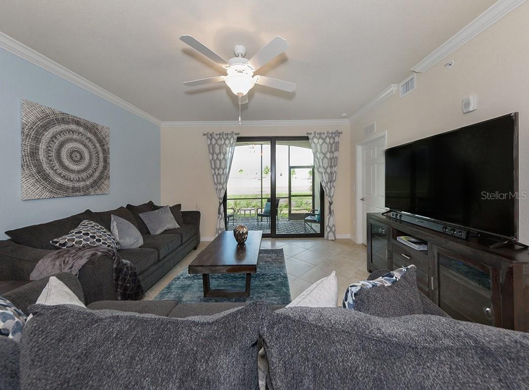 5528 Palmer Cir #105 Property Photo 5