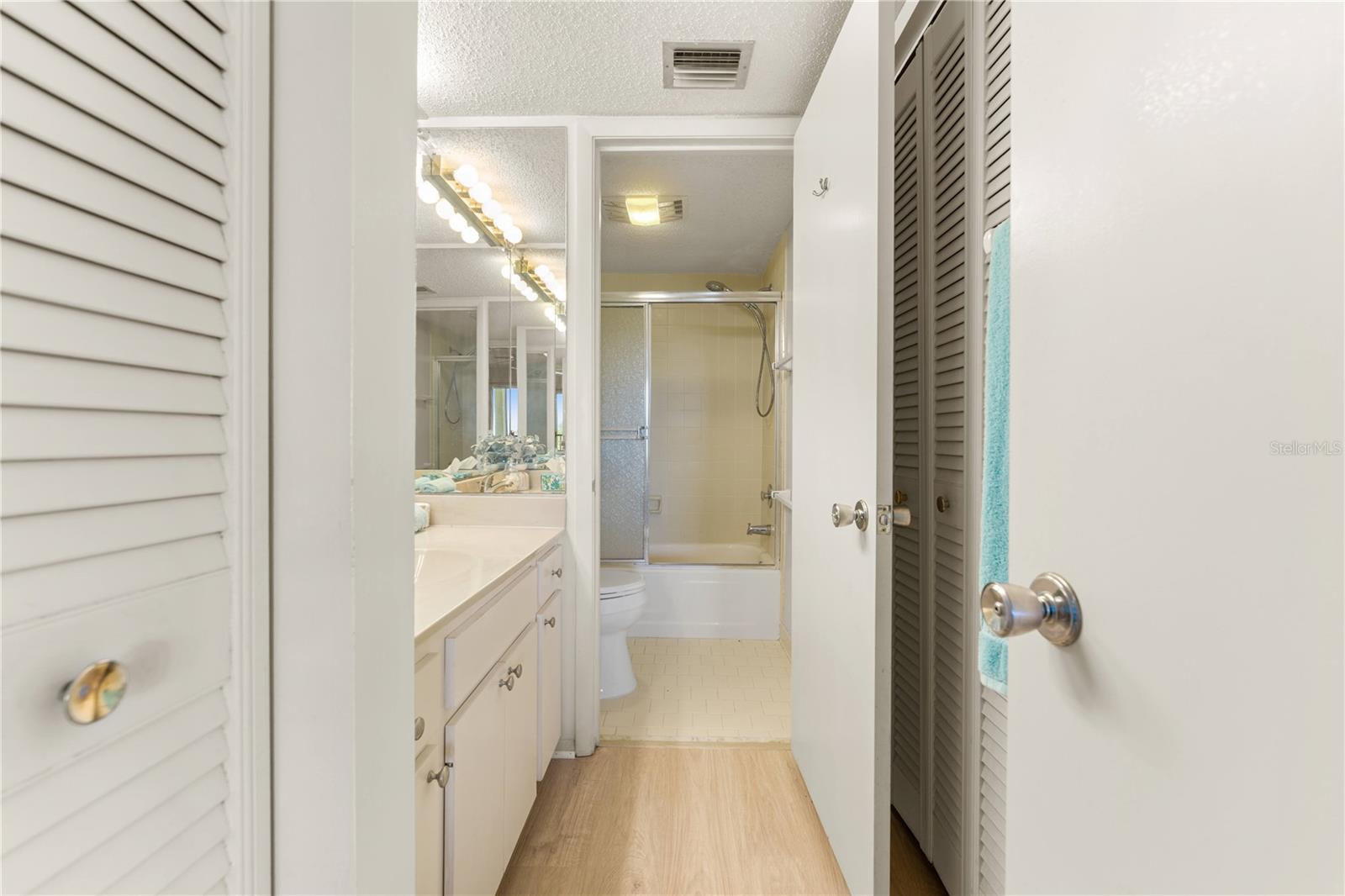 4119 61st Avenue Ter W #404 Property Photo 12