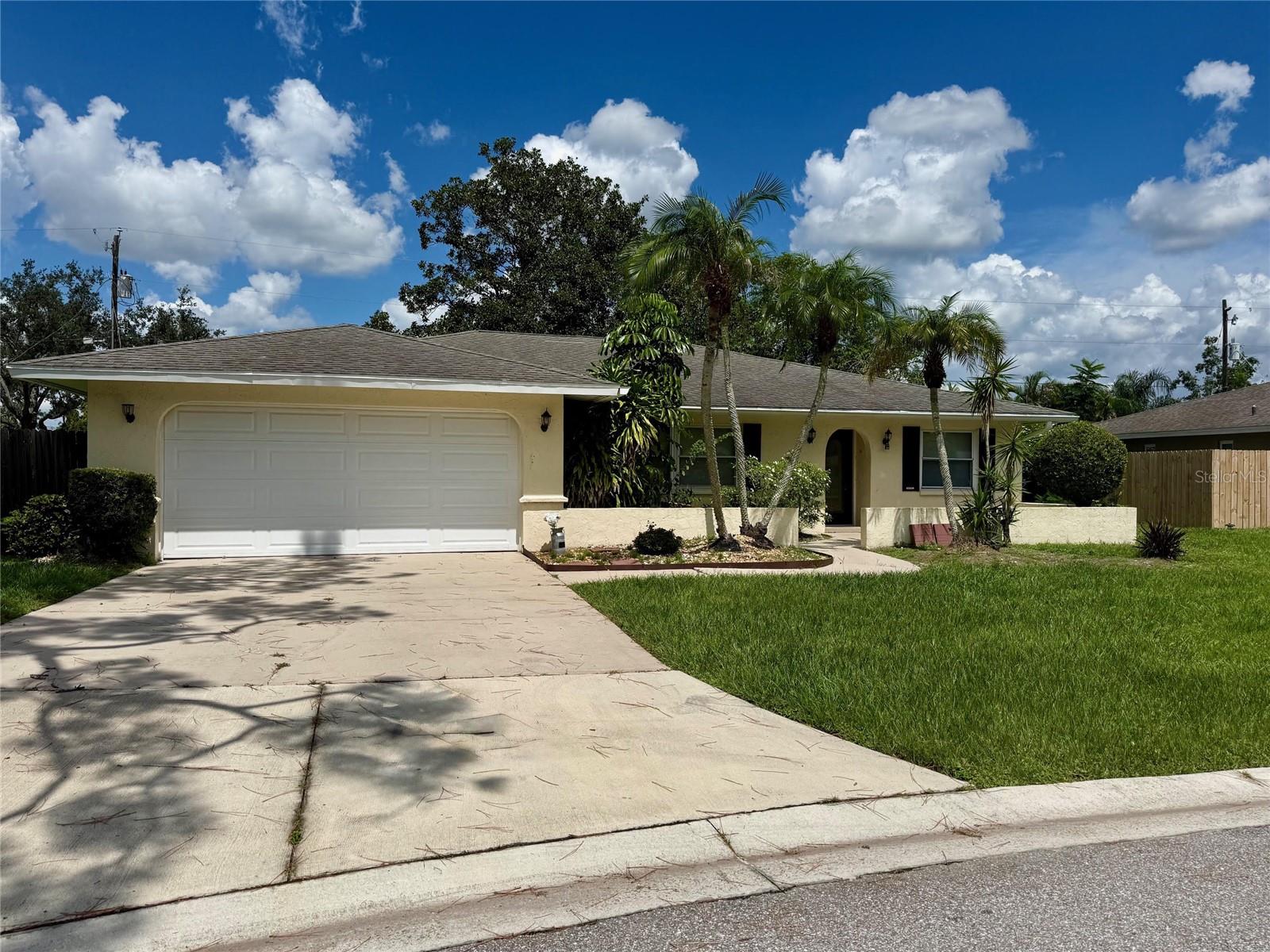 5109 Medalist Rd Property Photo 2