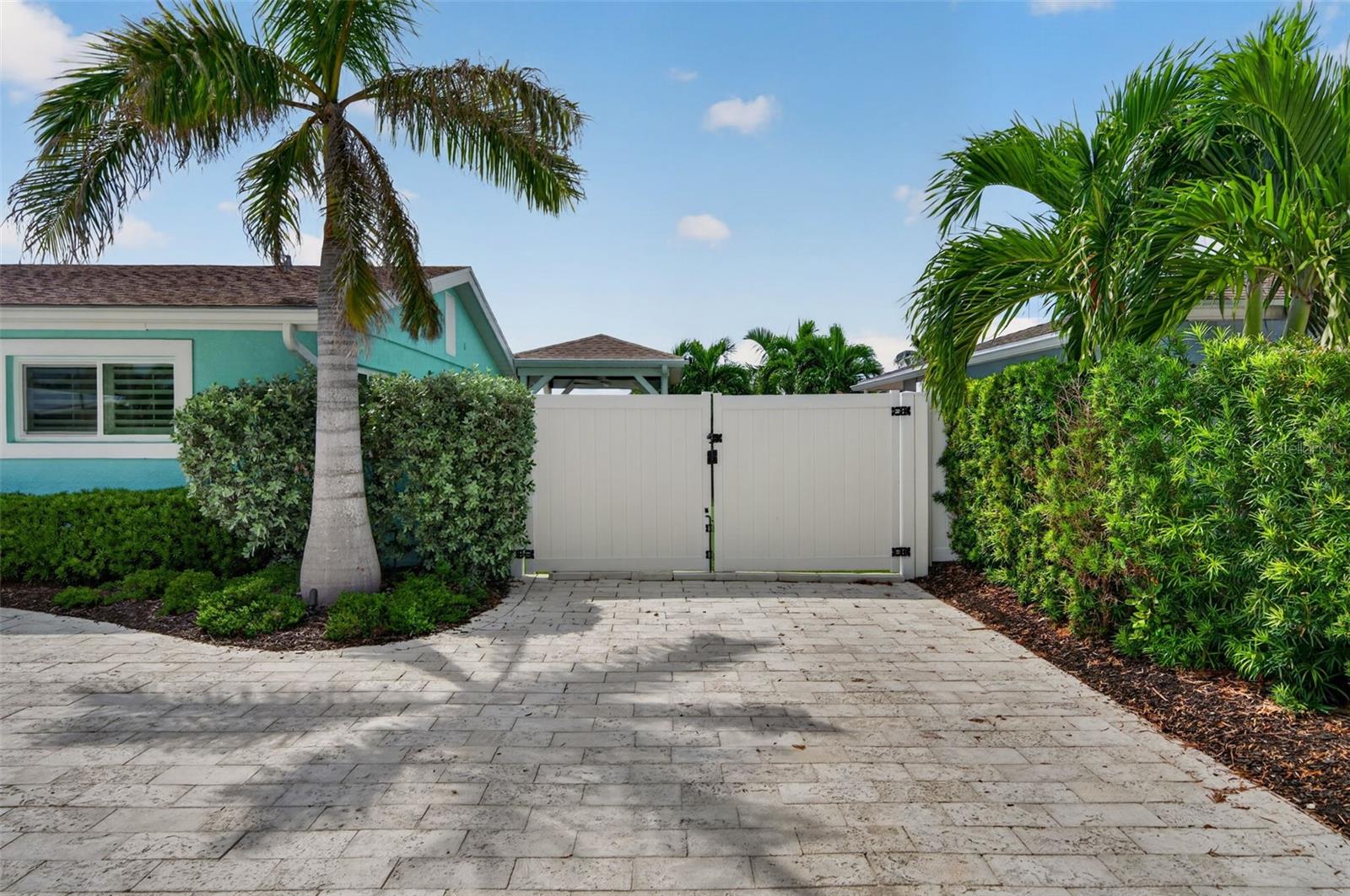 3708 Royal Palm Dr Property Photo 6