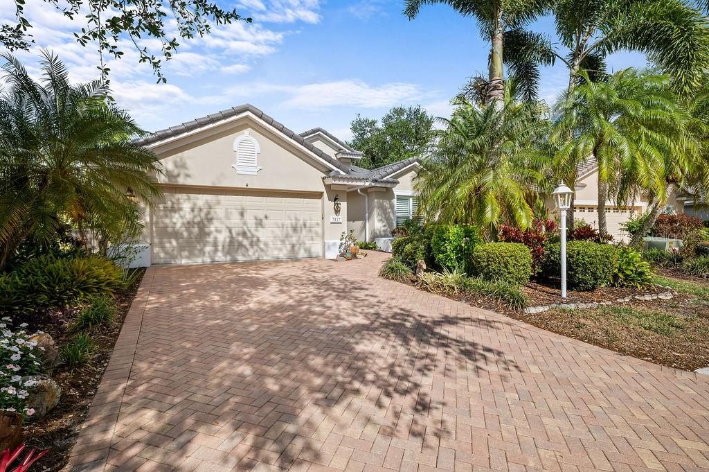 7117 Victoria Cir Property Photo 2