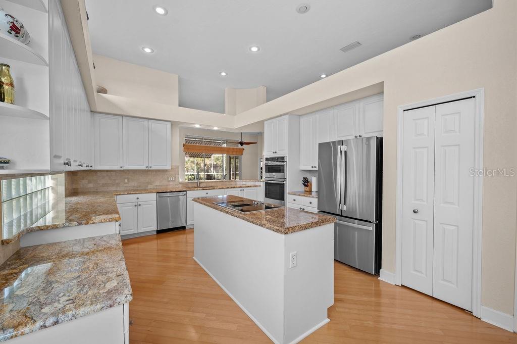 7117 Victoria Cir Property Photo 11