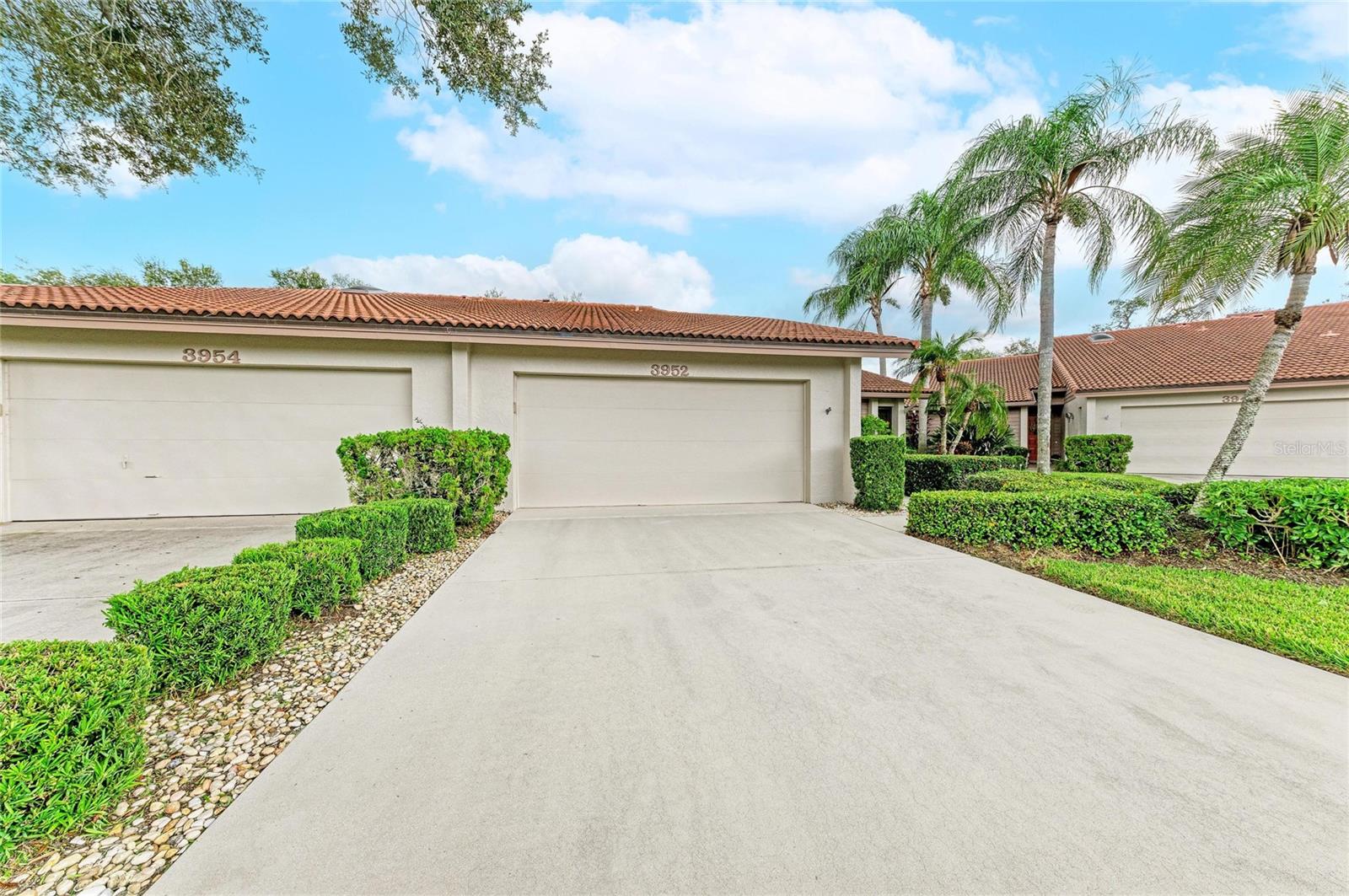 3952 Wilshire Cir E #166 Property Photo 2