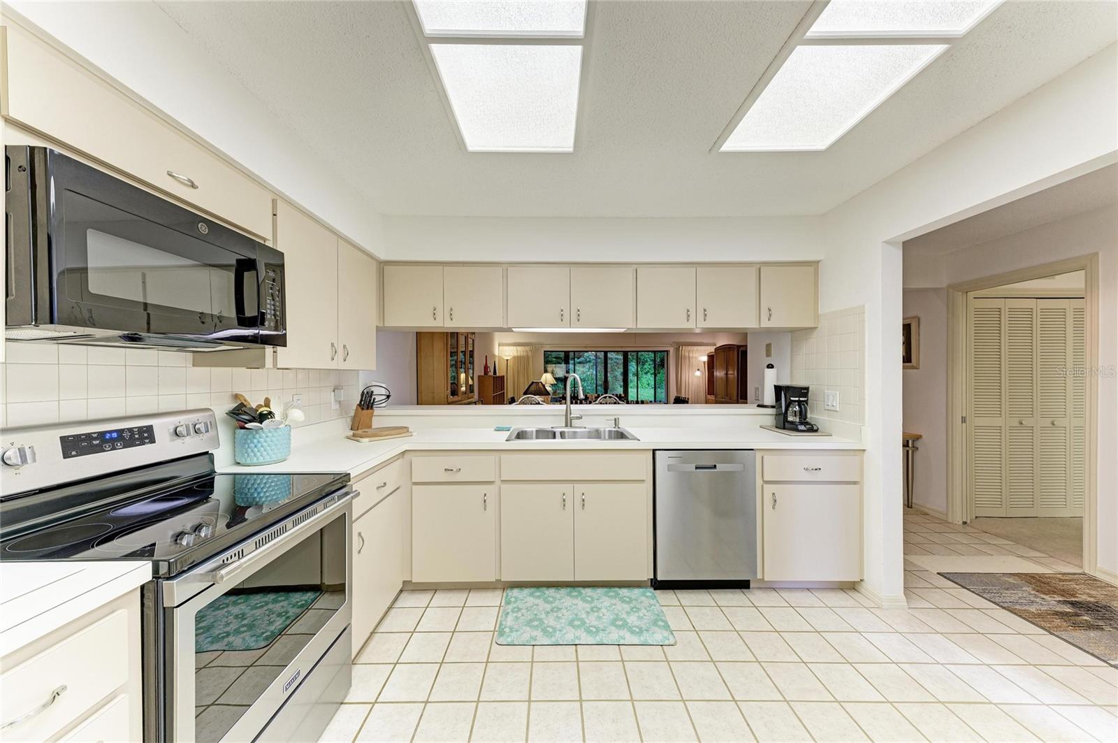 3952 Wilshire Cir E #166 Property Photo 18