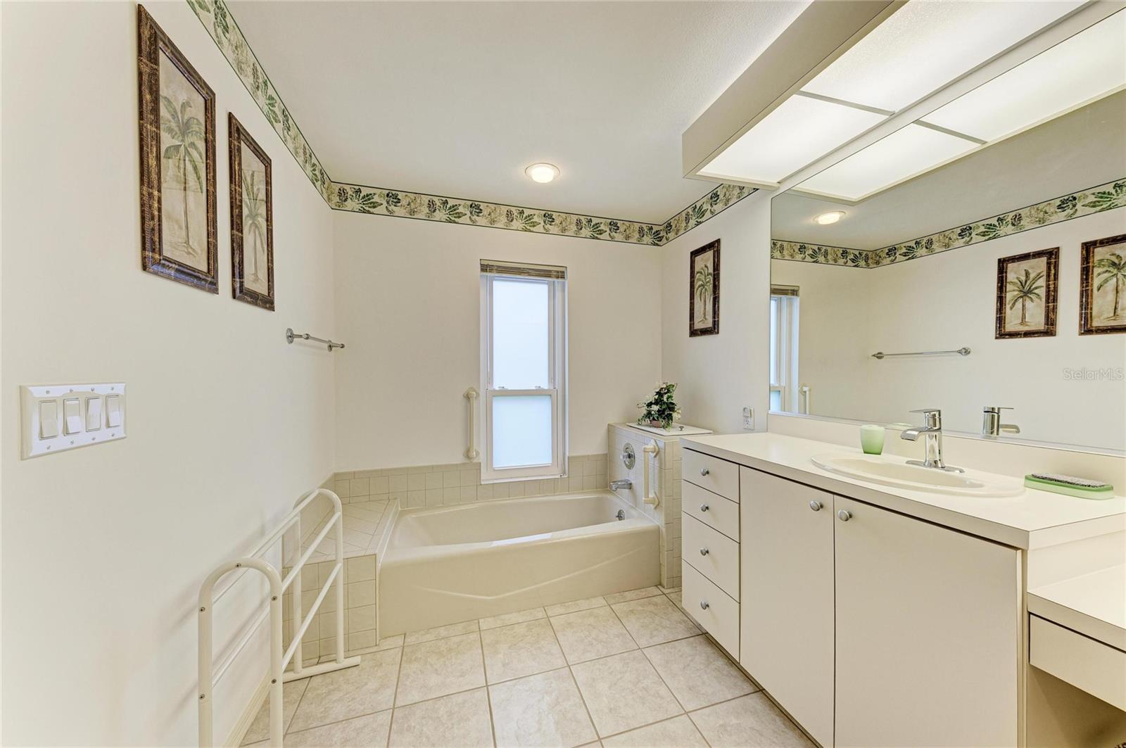 3952 Wilshire Cir E #166 Property Photo 28
