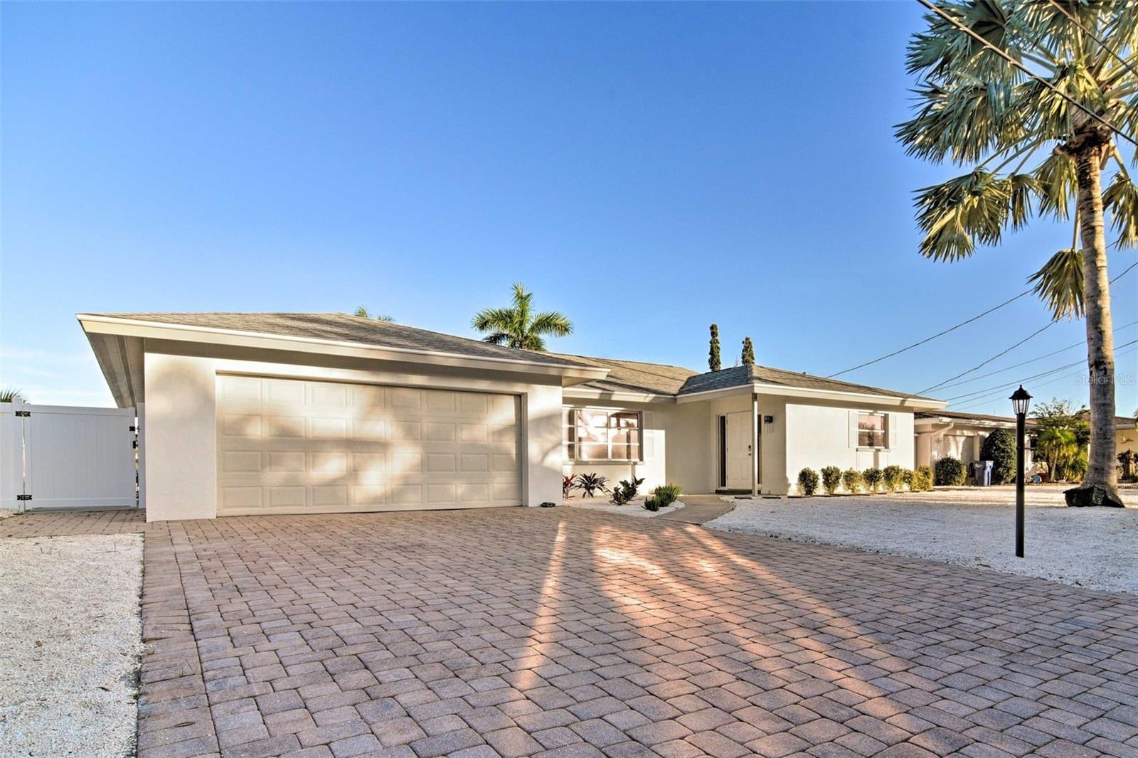 4107 Coconut Ter Property Photo 2