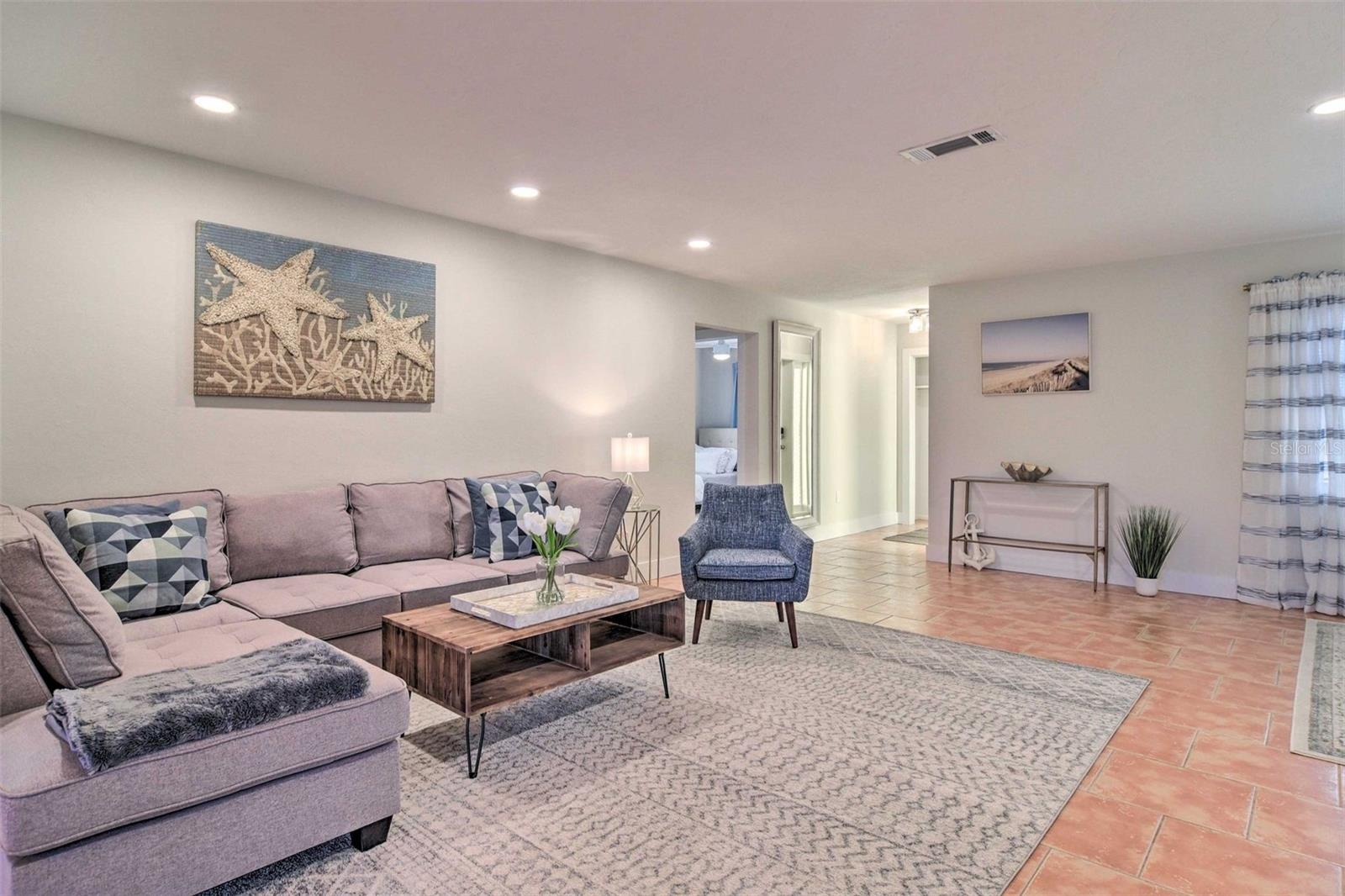 4107 Coconut Ter Property Photo 3
