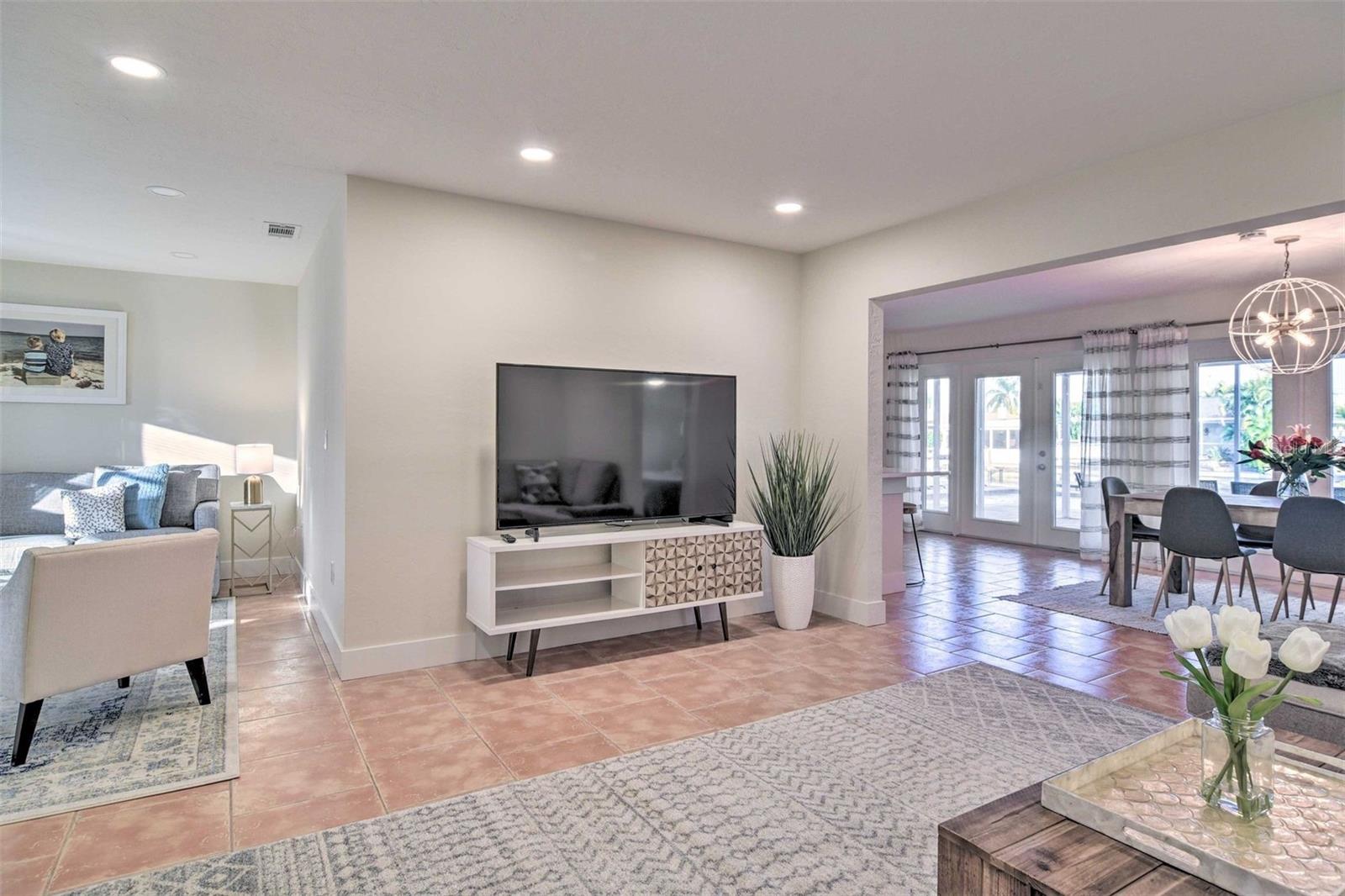 4107 Coconut Ter Property Photo 4