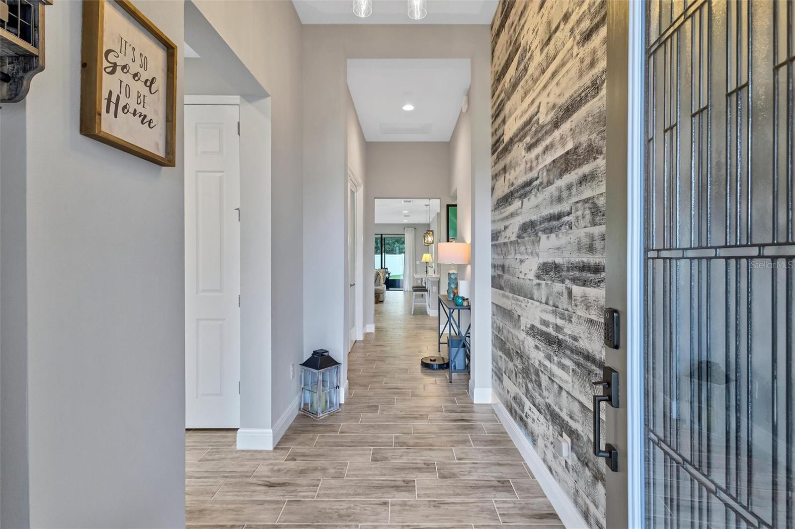 12717 Oak Hill Way Property Photo 3