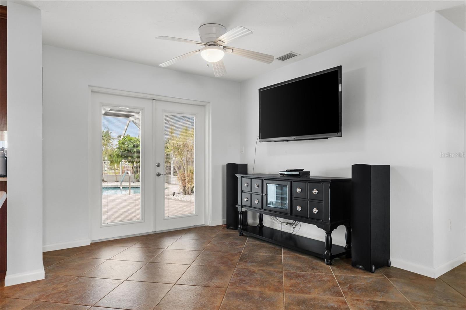 812 Arlington Rd Property Photo 11