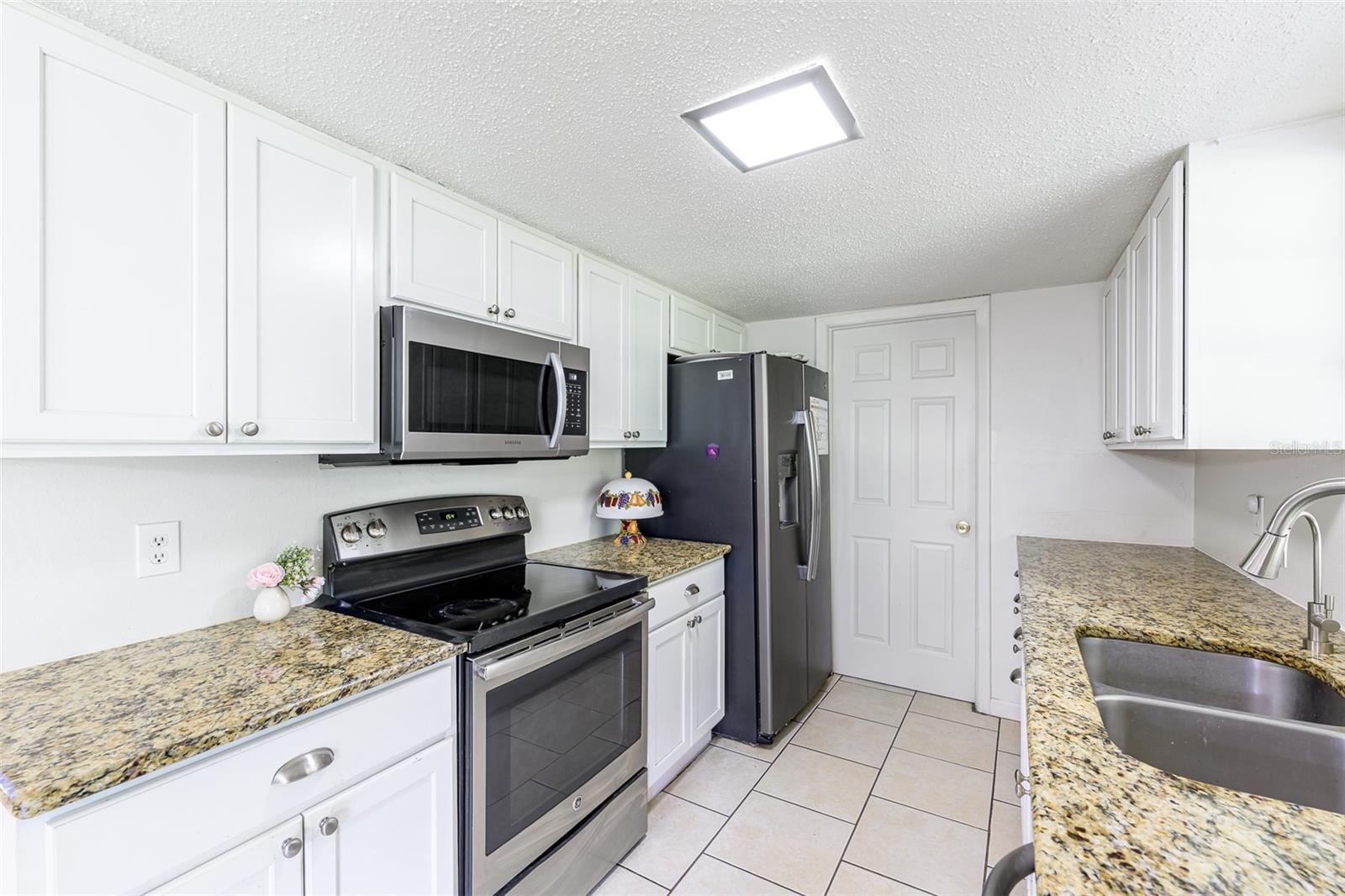 1737 Se Maple Dr Property Photo 8
