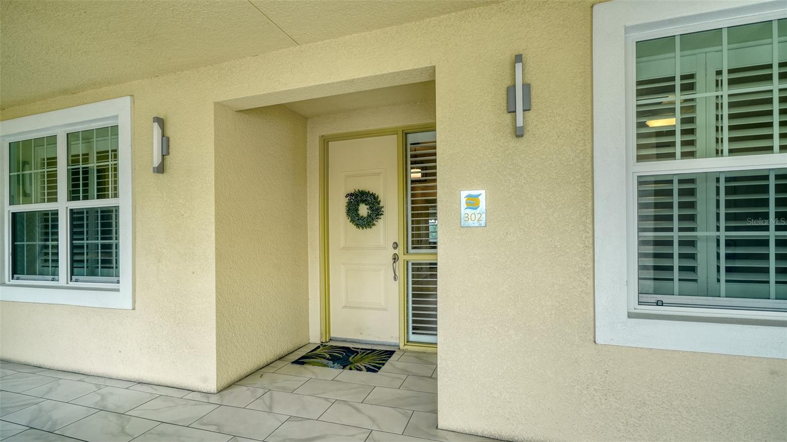 250 Hidden Bay Dr #302 Property Photo 3