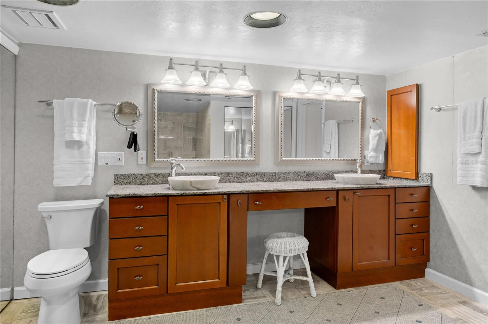7303 Jessie Harbor Dr #7303 Property Photo 21