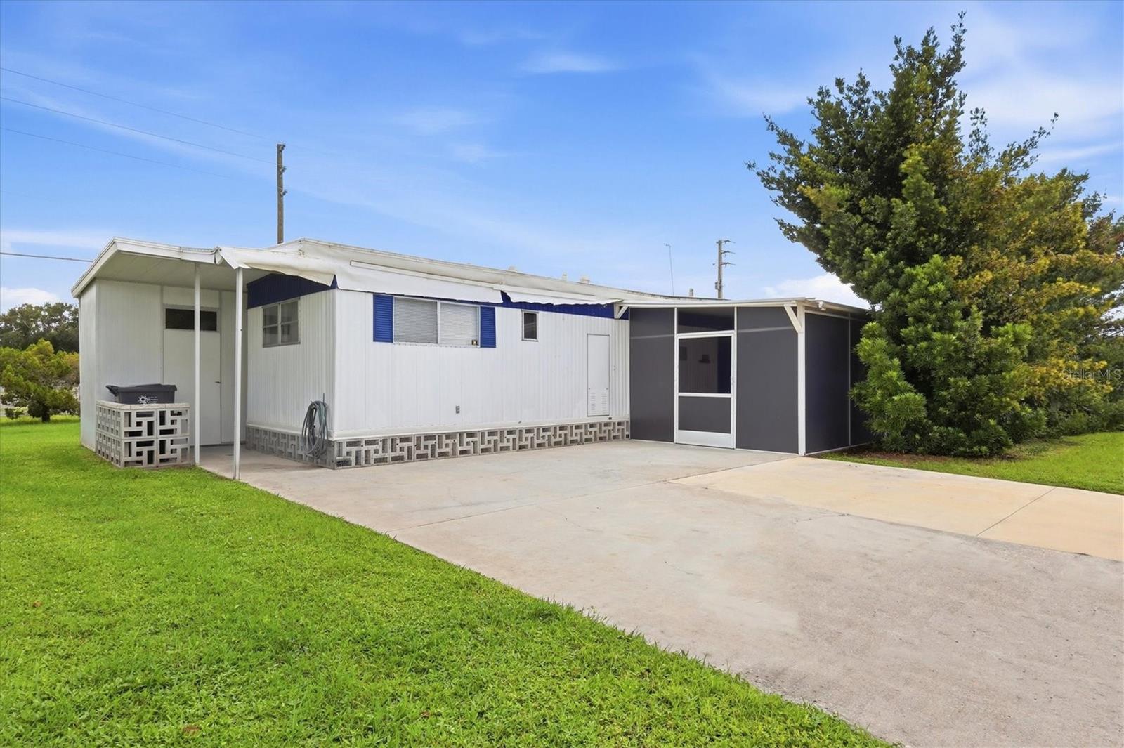 4509 10th Street Ct E Property Photo 1