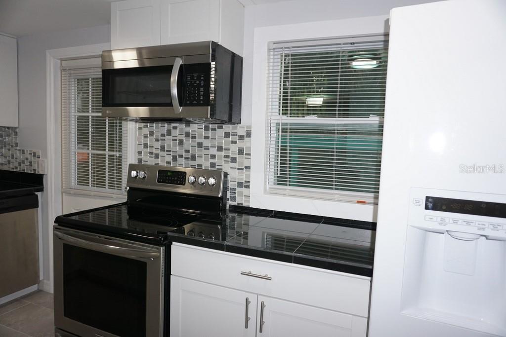 1250 46th St Property Photo 5