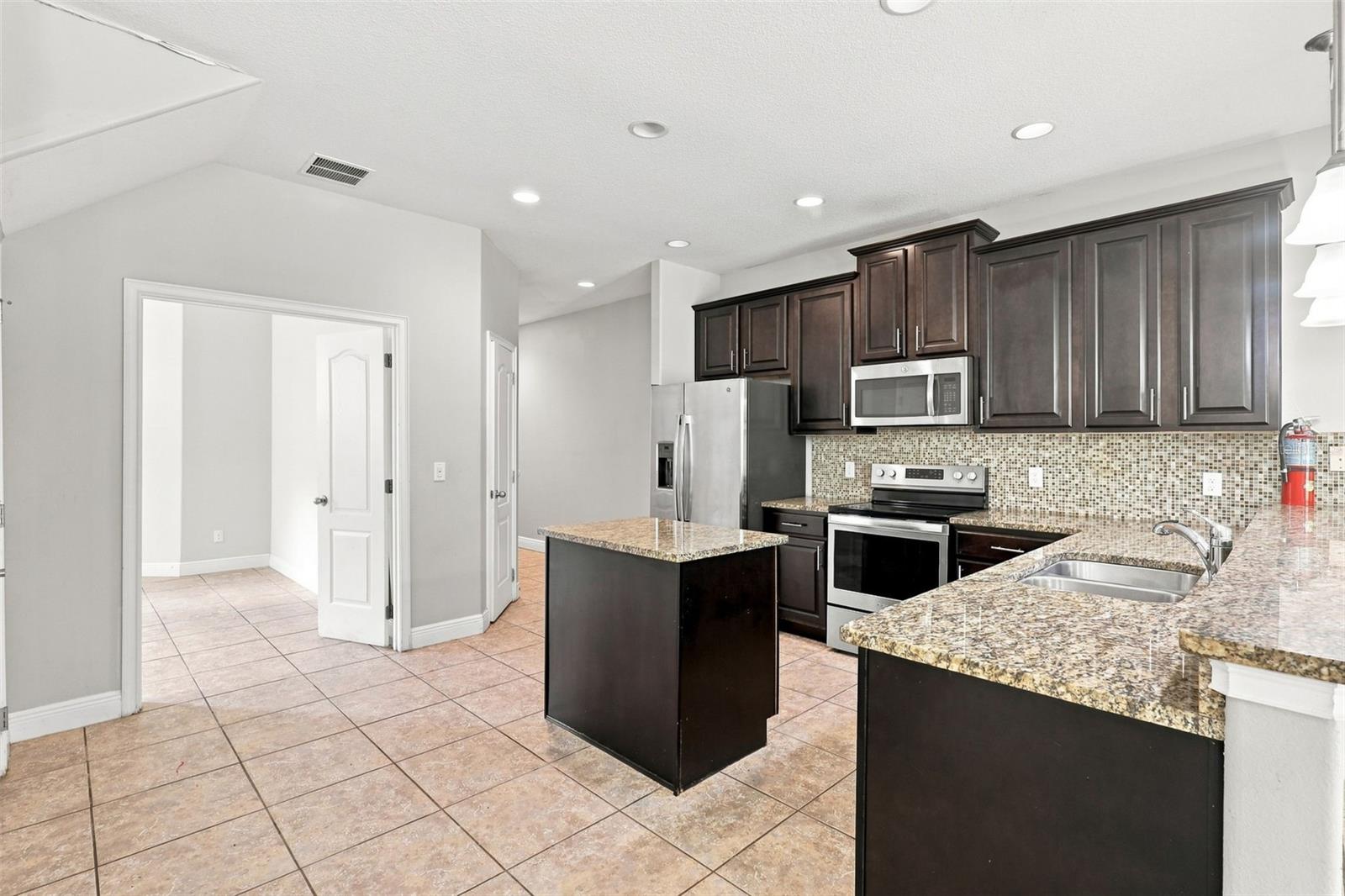 8139 Roseville Rd Property Photo 20