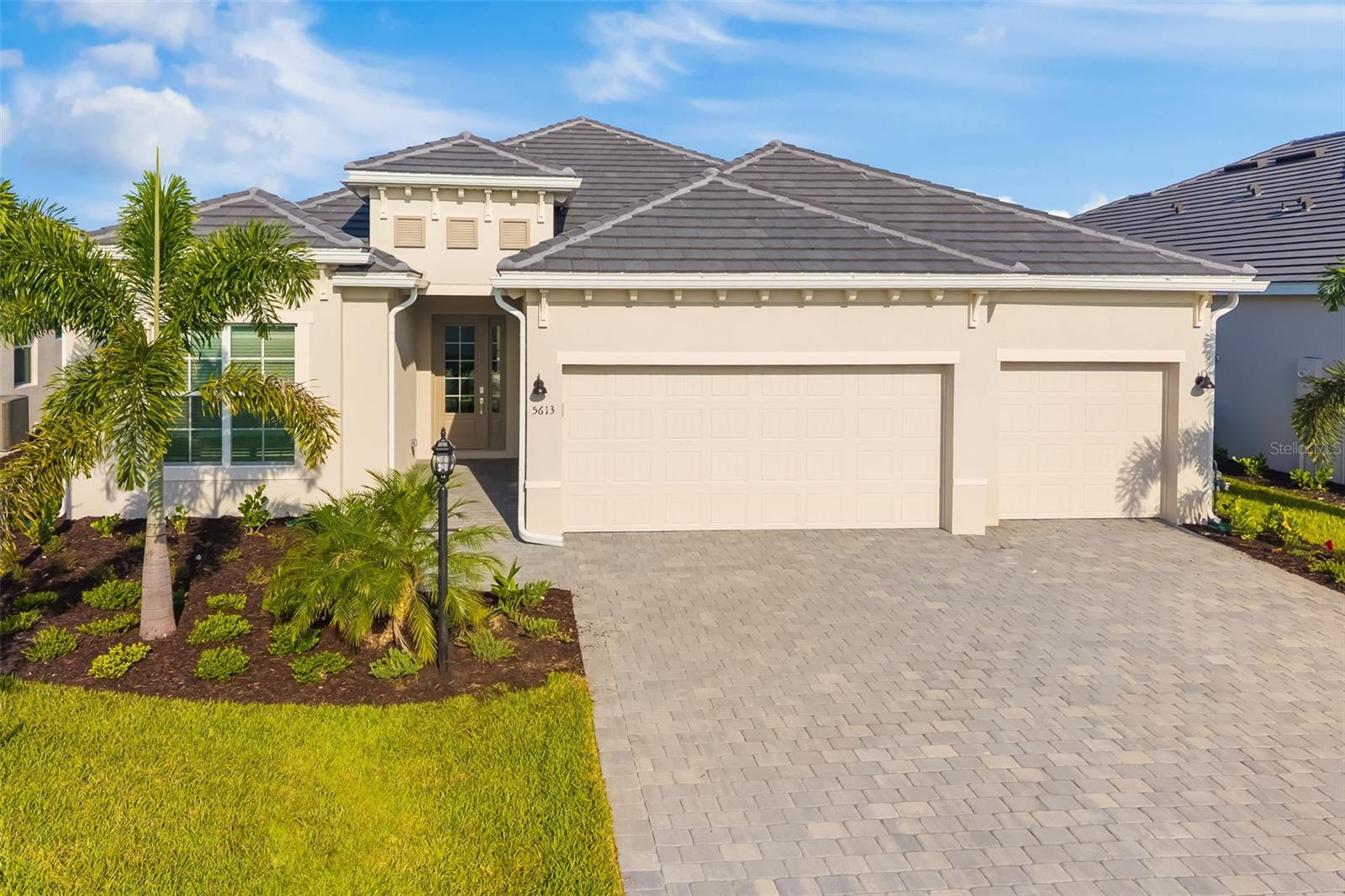 5613 Lightning Whelk Ln Property Photo 1
